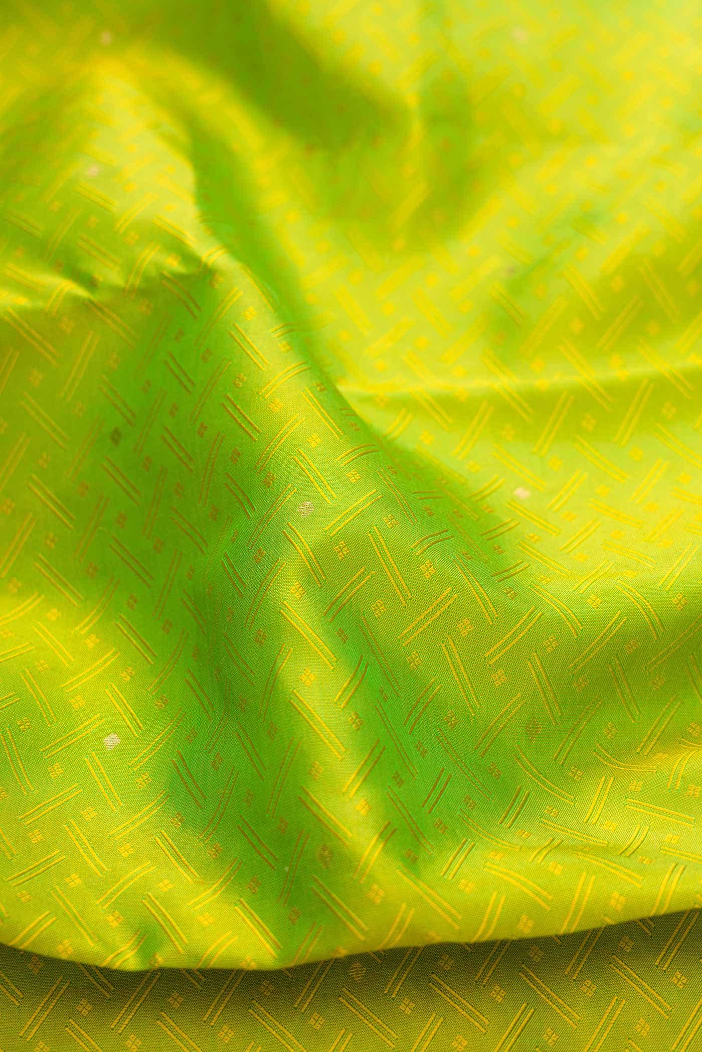 Parrot Green Dual Tone Kanchipuram Silk Saree - Image 3