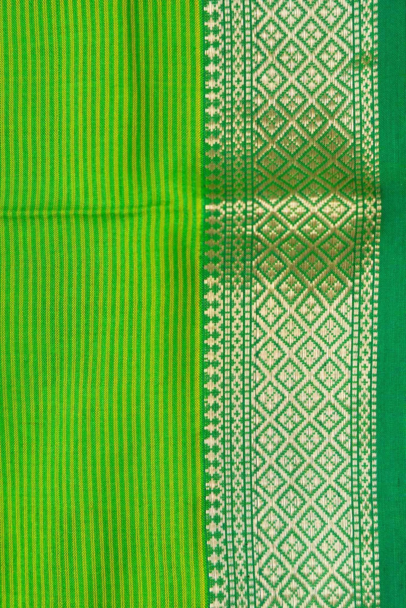Parrot Green Dual Tone Maheshwari Silk Saree - Image 3