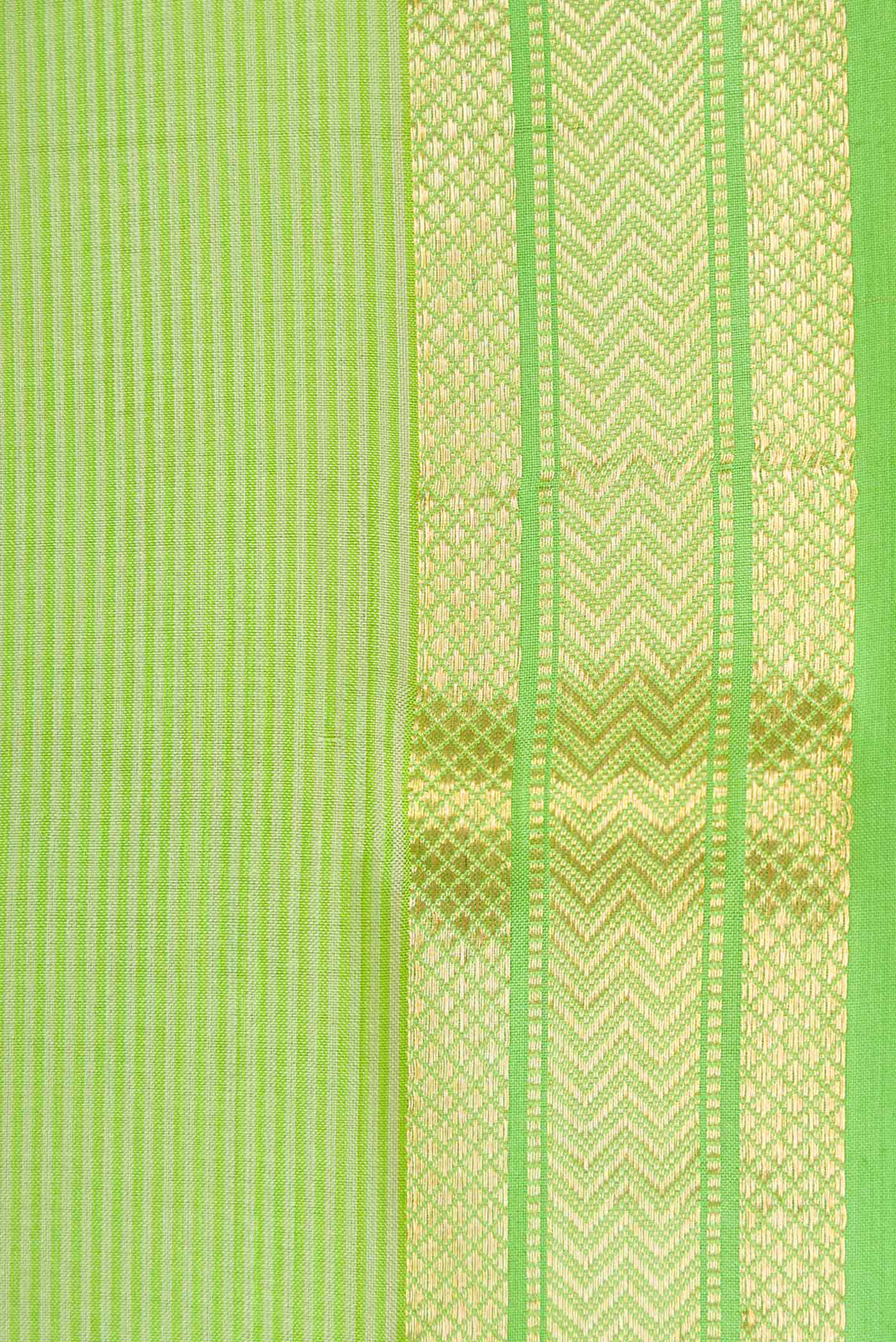 Parrot Green Dual Tone Maheshwari Silk Saree - Image 3
