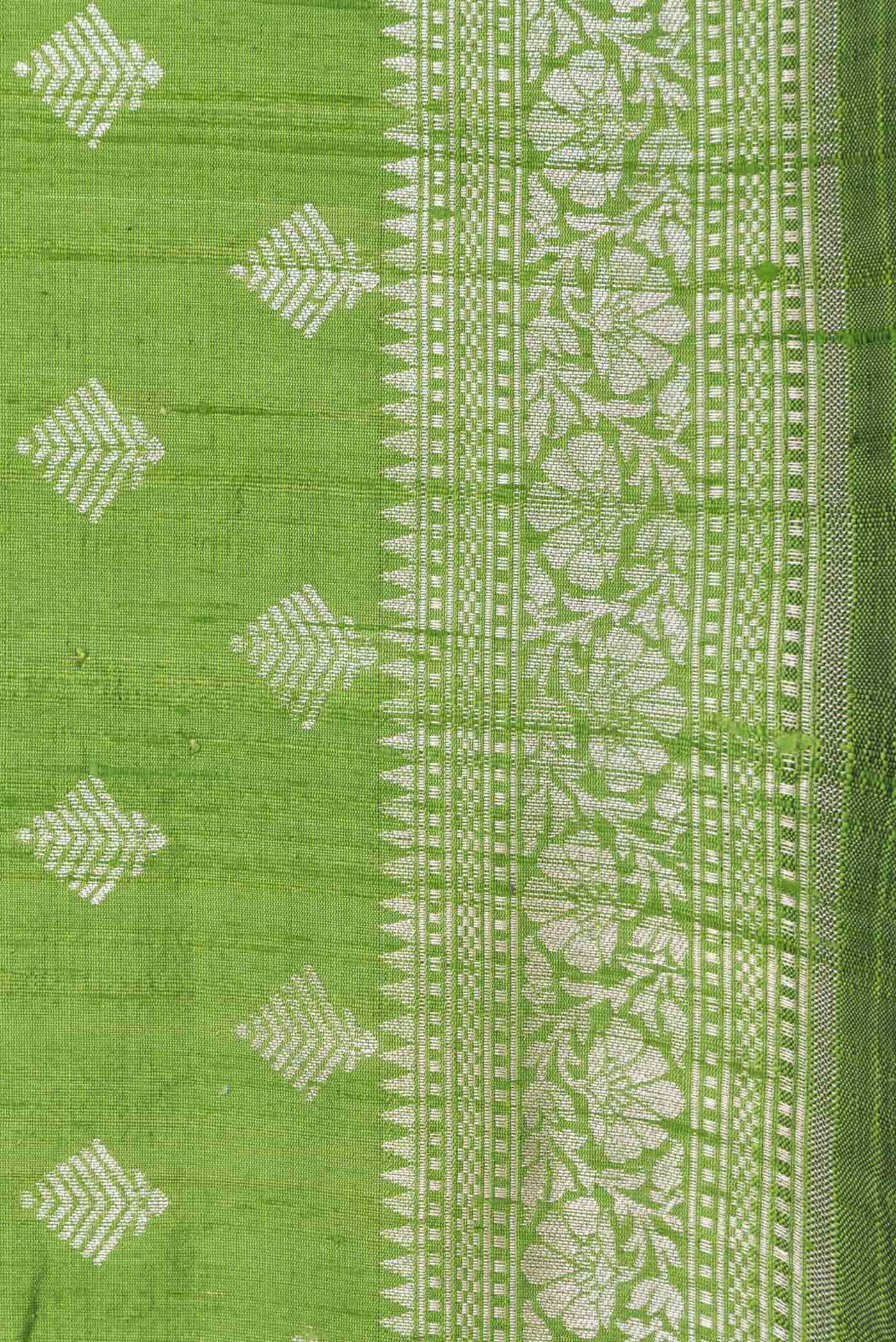 Parrot Green Dual Tone Raw Silk Saree - Image 3