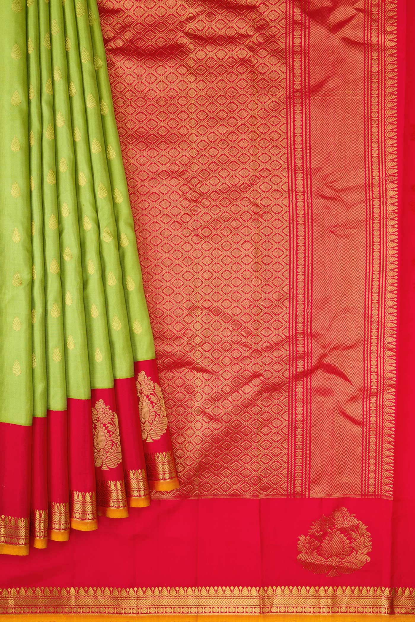 Parrot Green Gadwal Silk Saree - Image 4