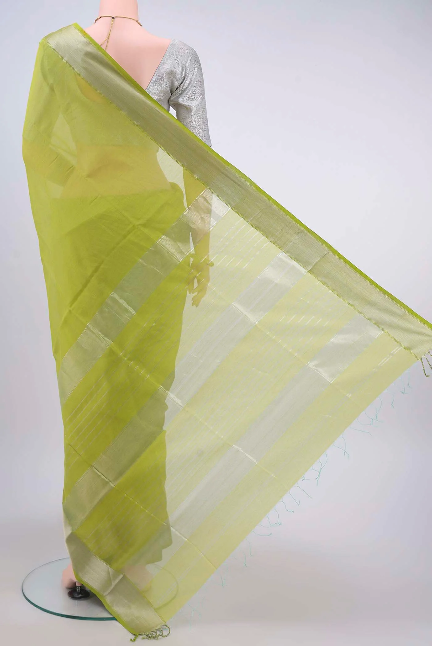 Parrot Green Maheshwari Silk Cotton Saree - Image 3
