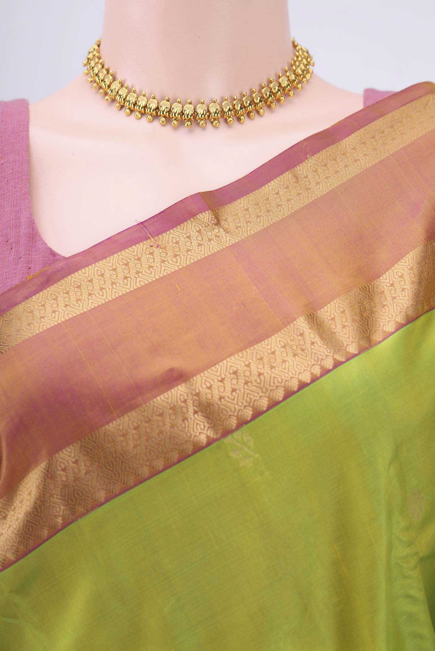 Parrot Green Nangavalli Silk [ Salem ] Saree - Image 2
