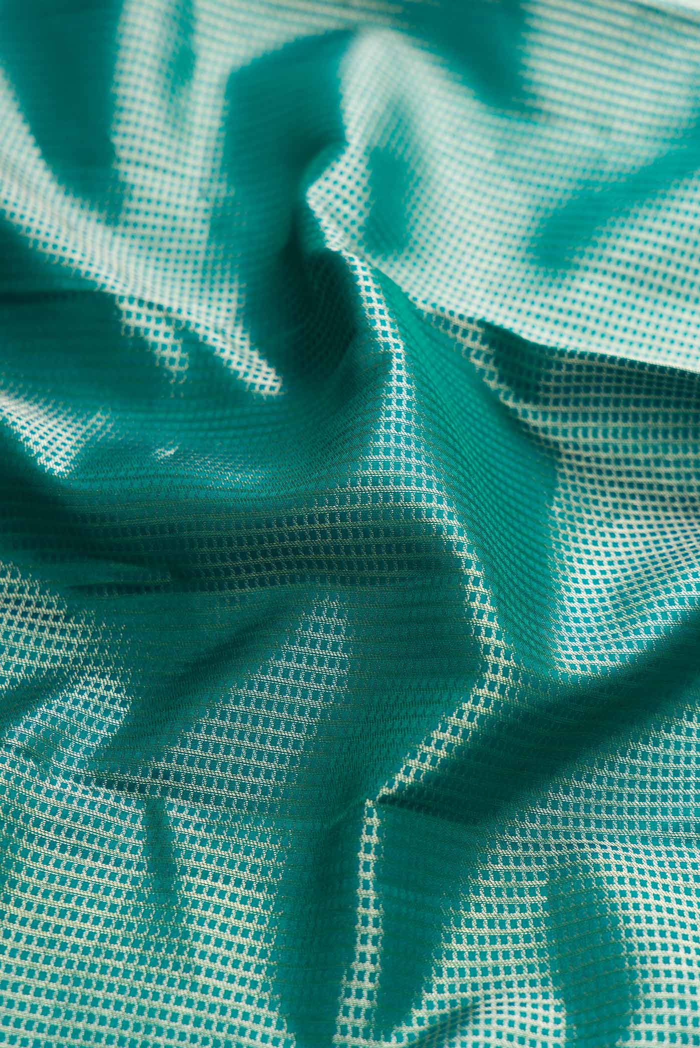 Peacock Blue Dual Tone Kanjivaram Silk Saree - Image 2