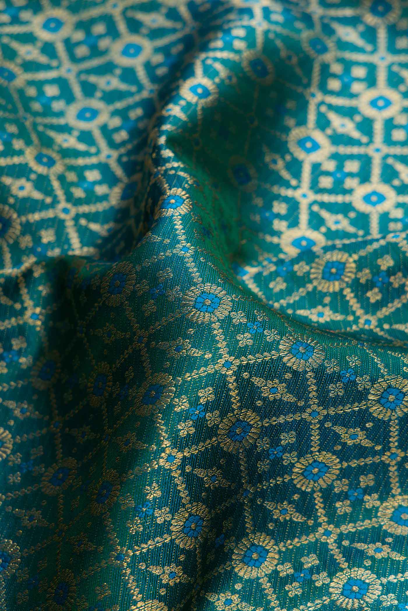 Peacock Blue Dual Tone Kanchipuram Silk Saree - Image 2