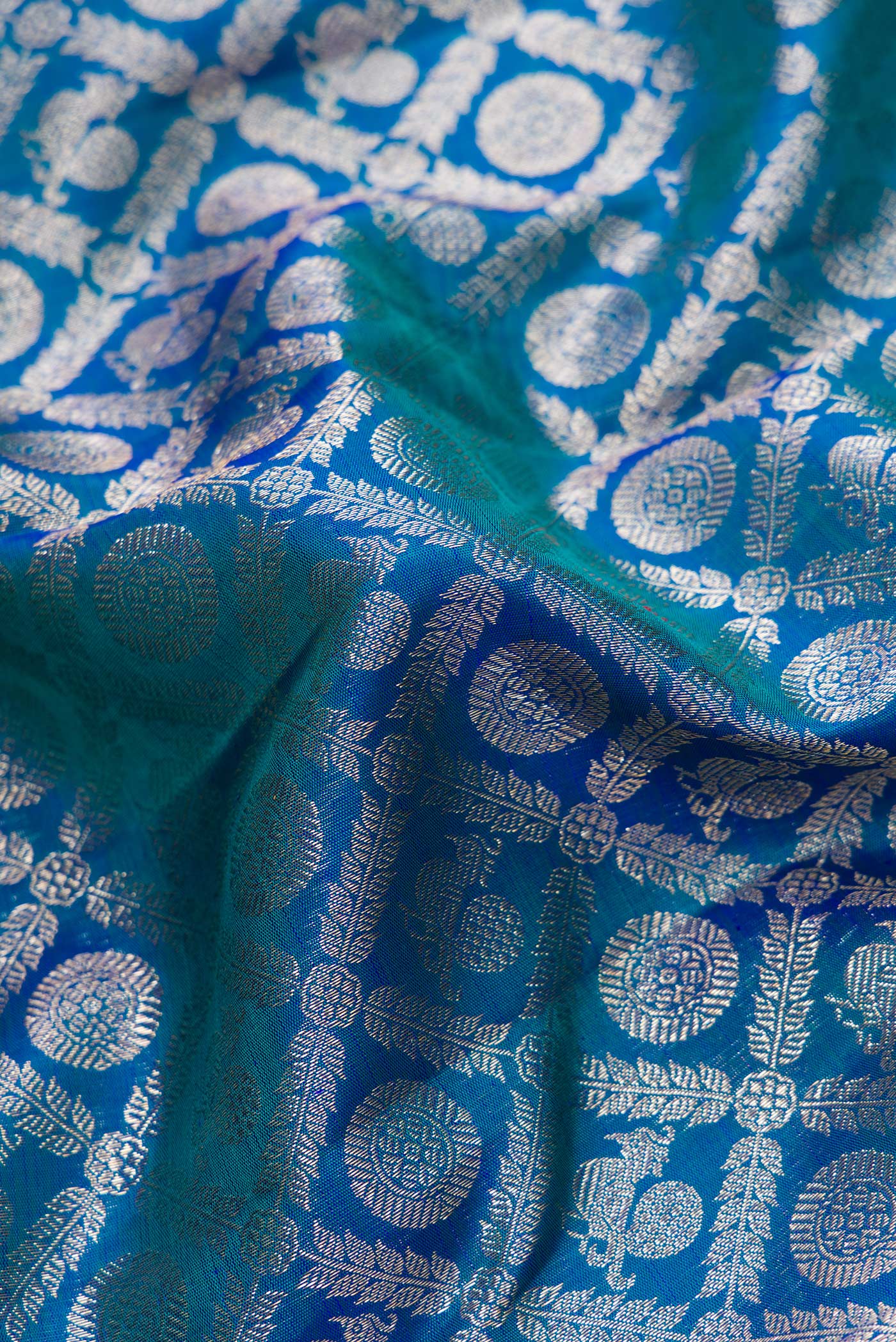 Peacock Blue Dual Tone Kanchipuram Silk Saree - Image 2