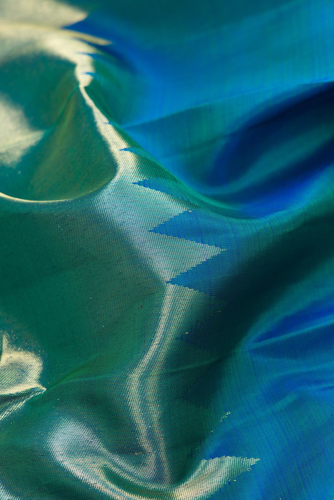Peacock Blue Dual Tone Kanjivaram Silk Saree - Image 2