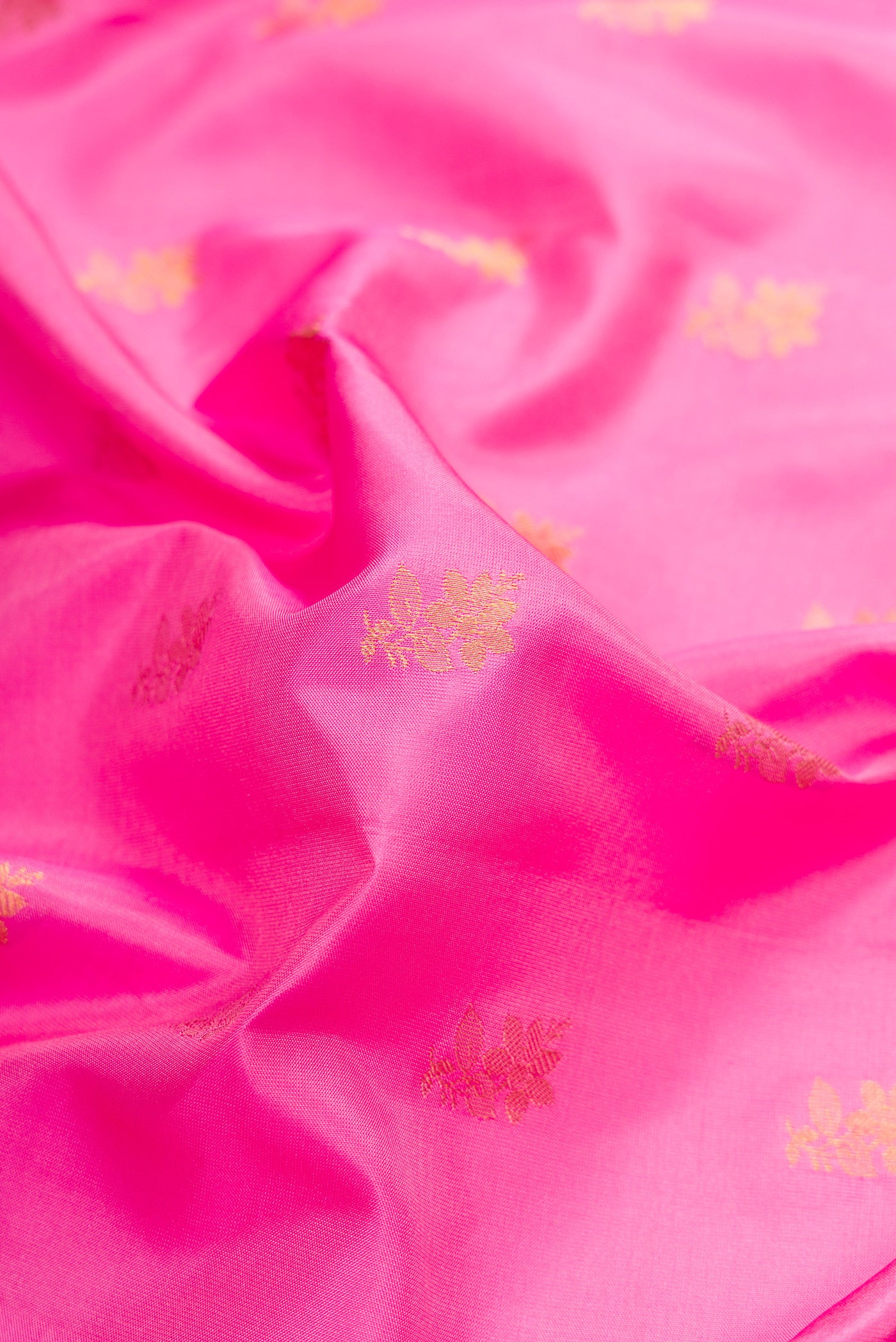 Pink Gadwal Silk Saree - Image 2