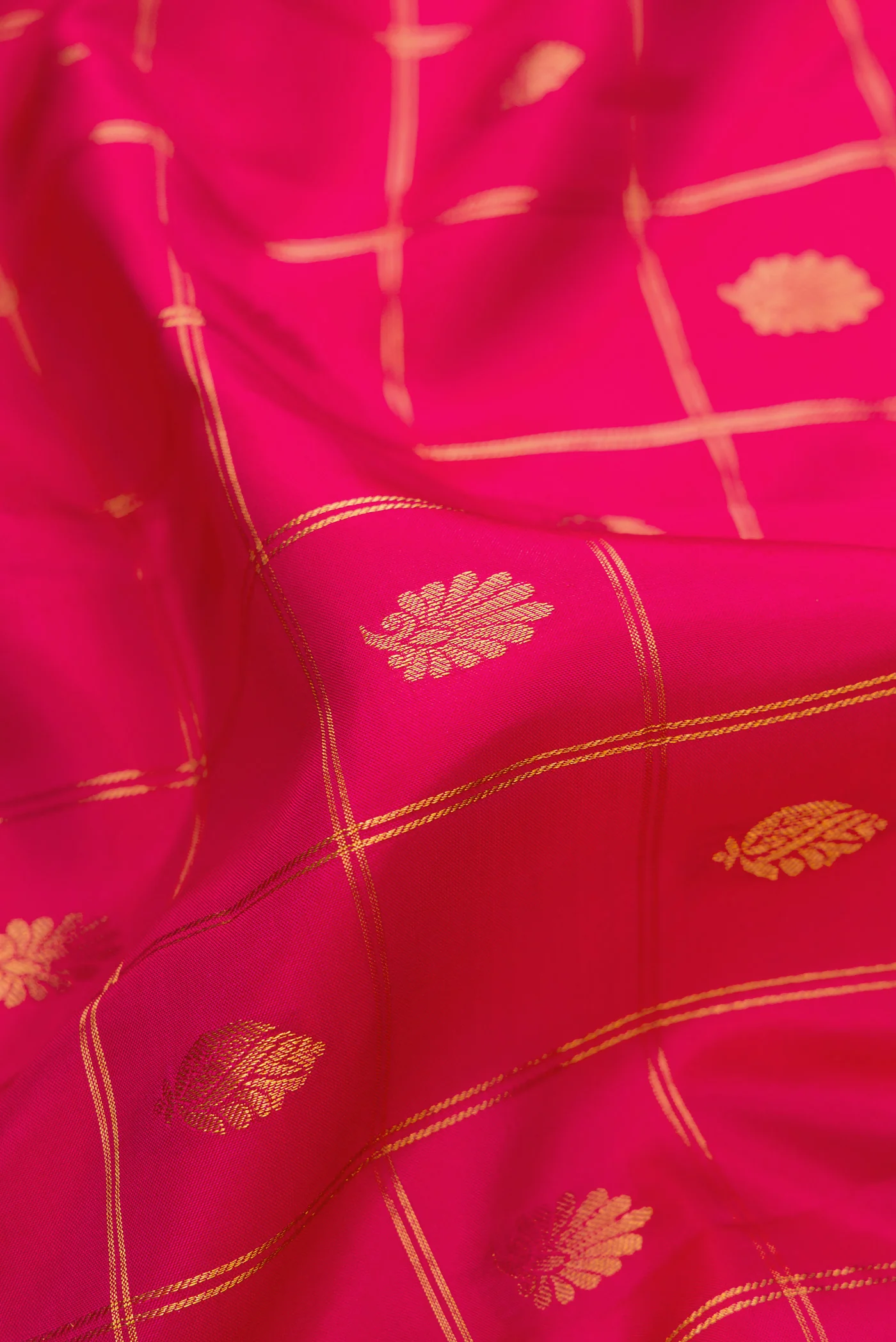 Pink Gadwal Silk Saree - Image 2