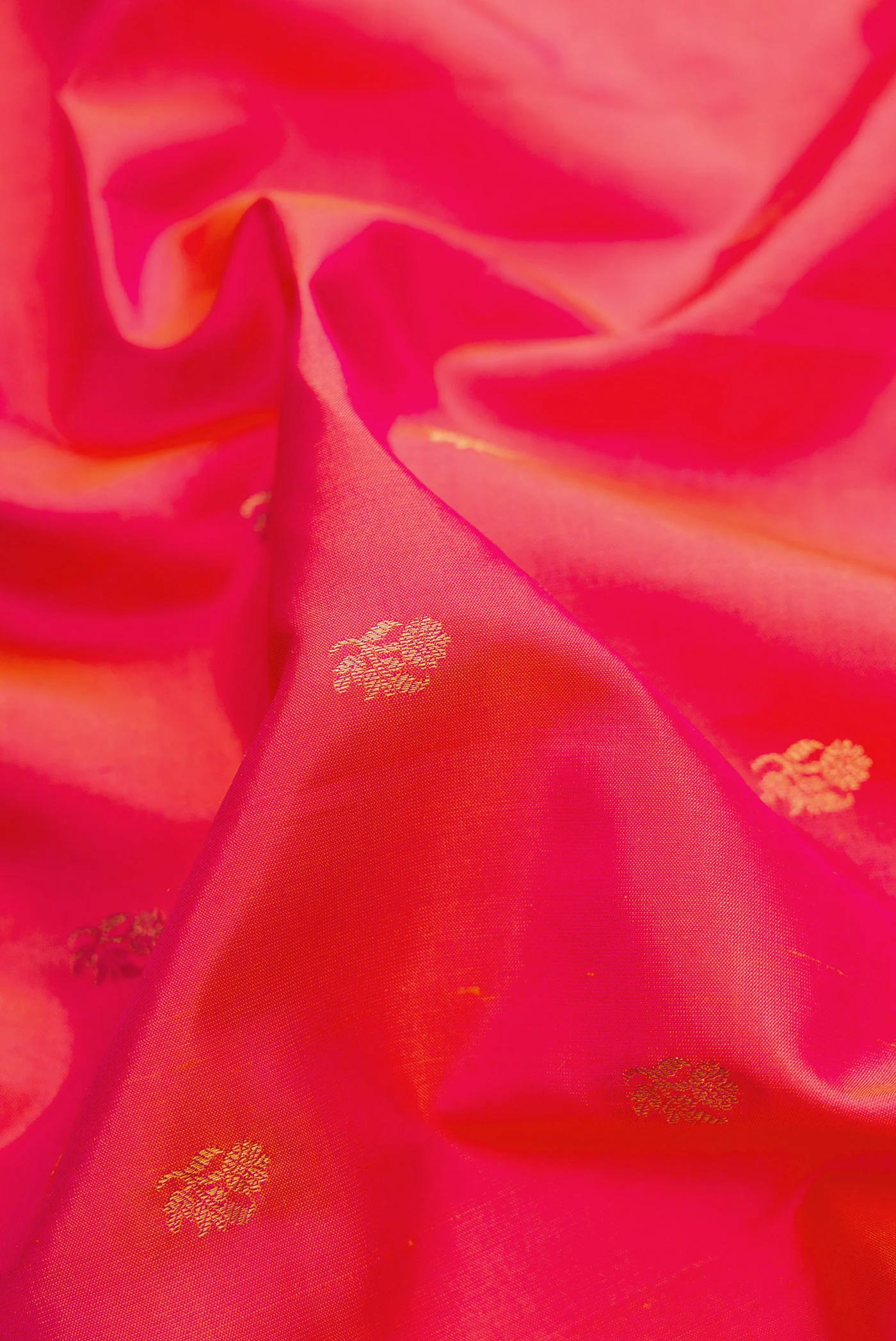 Pink with Orange Color Gadwal Silk Saree - Image 2