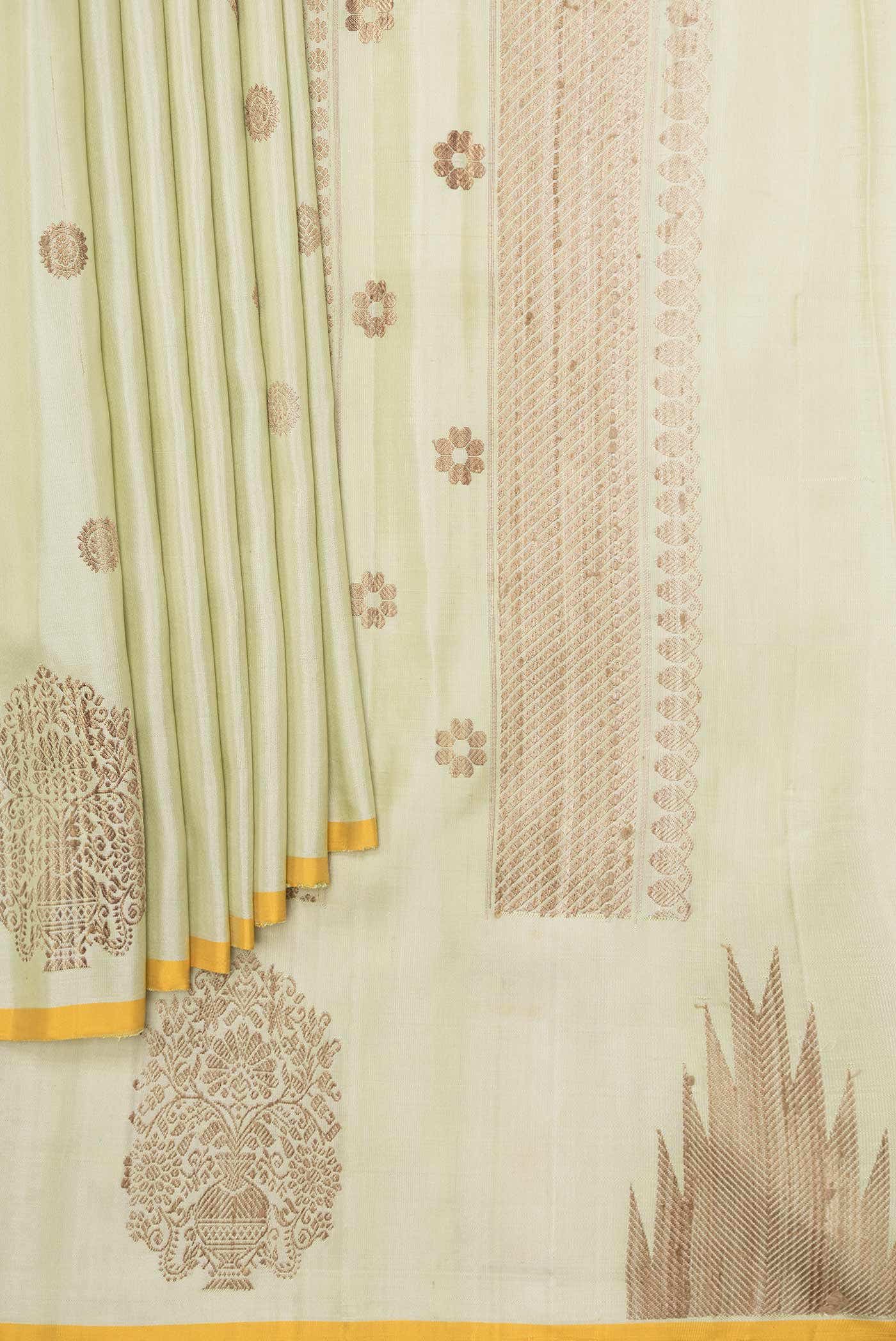 Cream Gadwal Silk Saree - Image 2