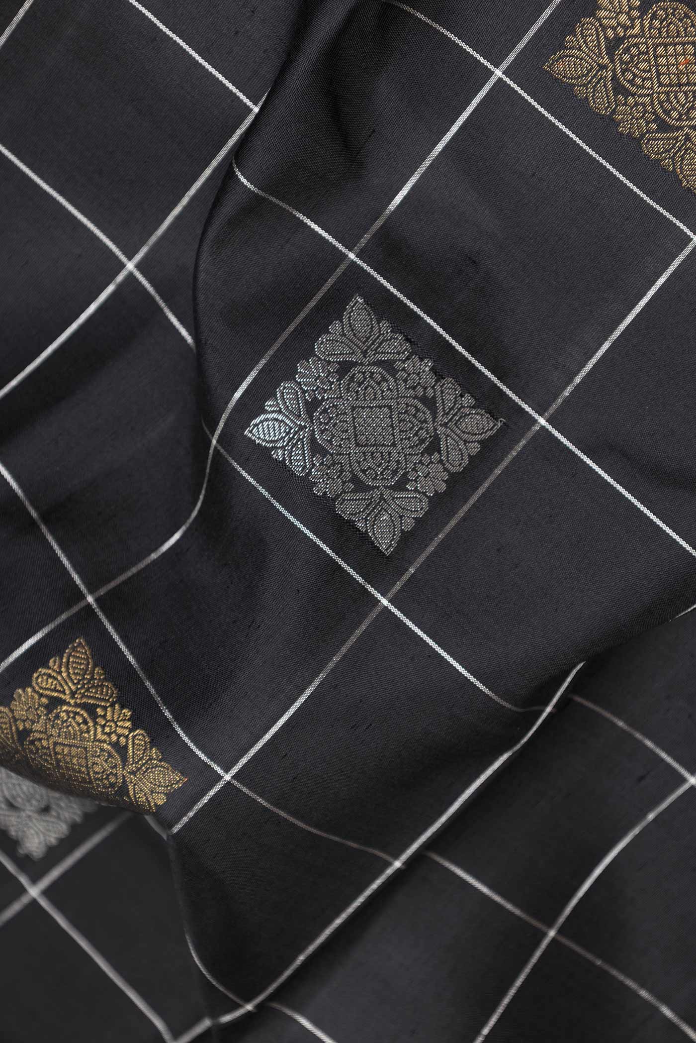 Pure Silk Pure Zari Black Dual Tone Kanchipuram Saree - Image 2