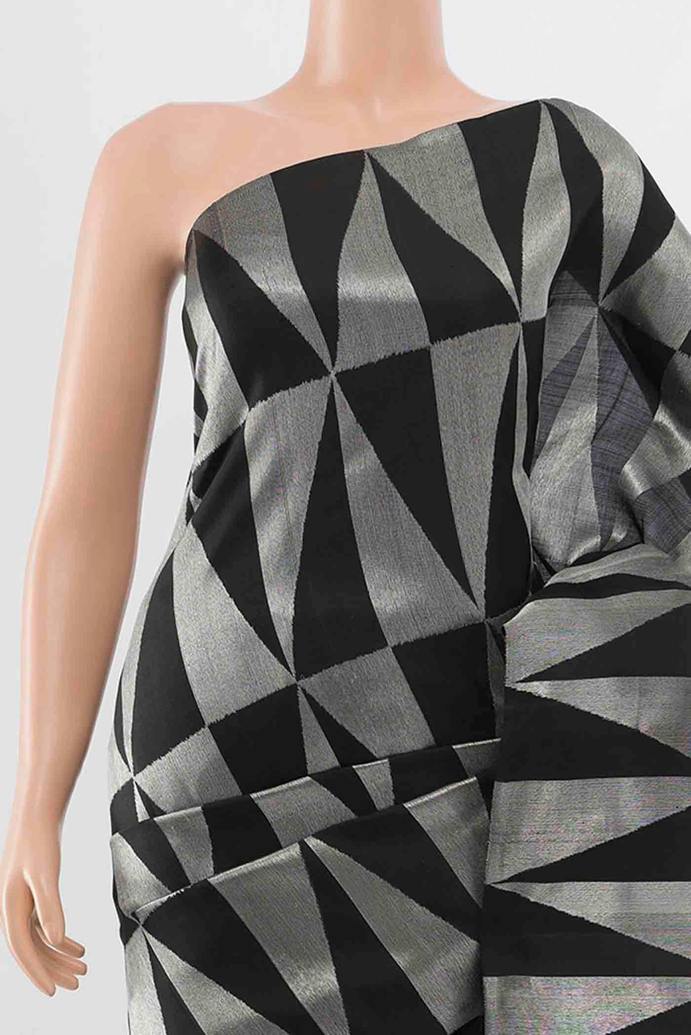 Pure Silk Pure Zari Black Kanchipuram Saree - Image 2