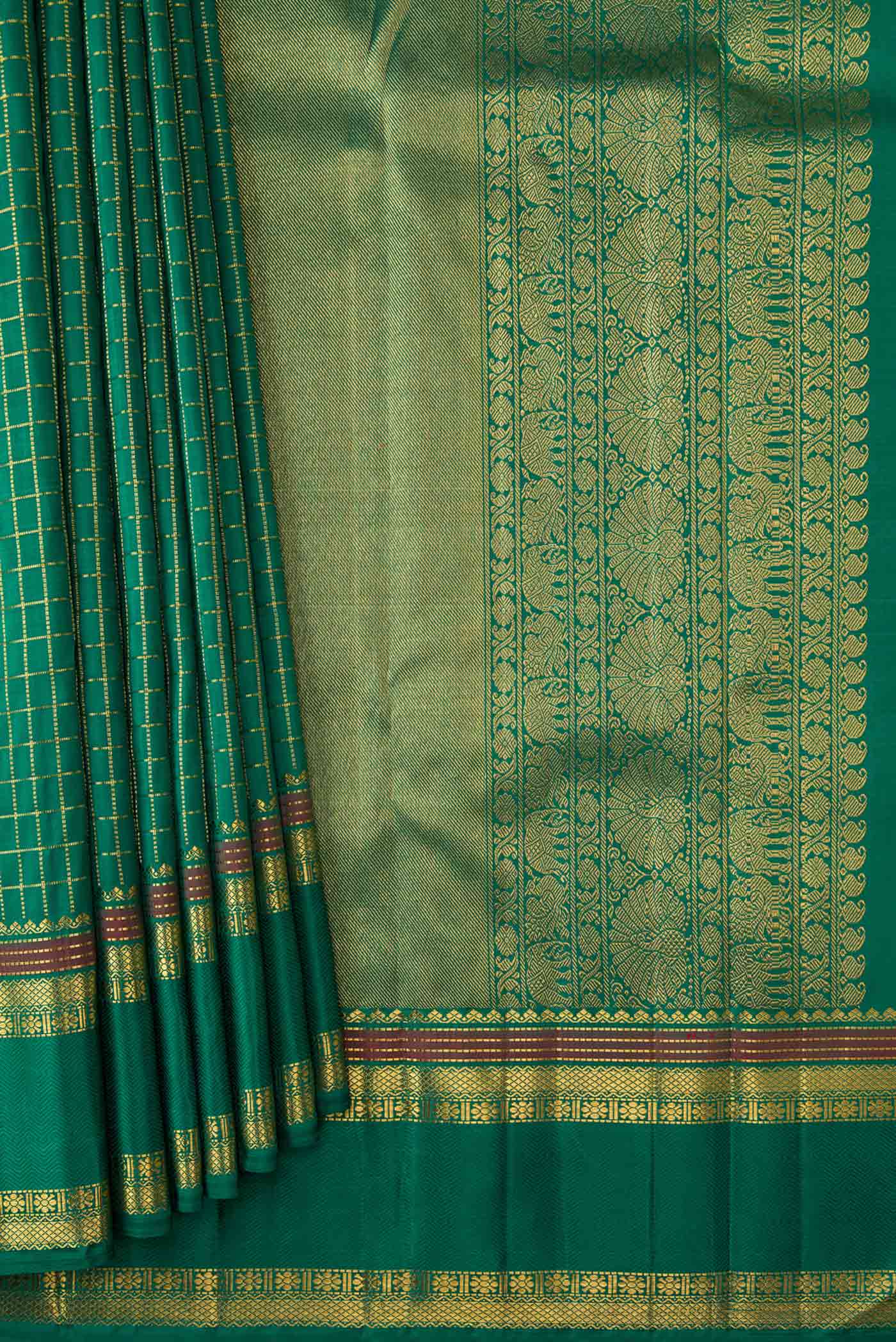 Pure Silk Pure Zari Green Dual Tone Kanjivaram Saree - Image 4