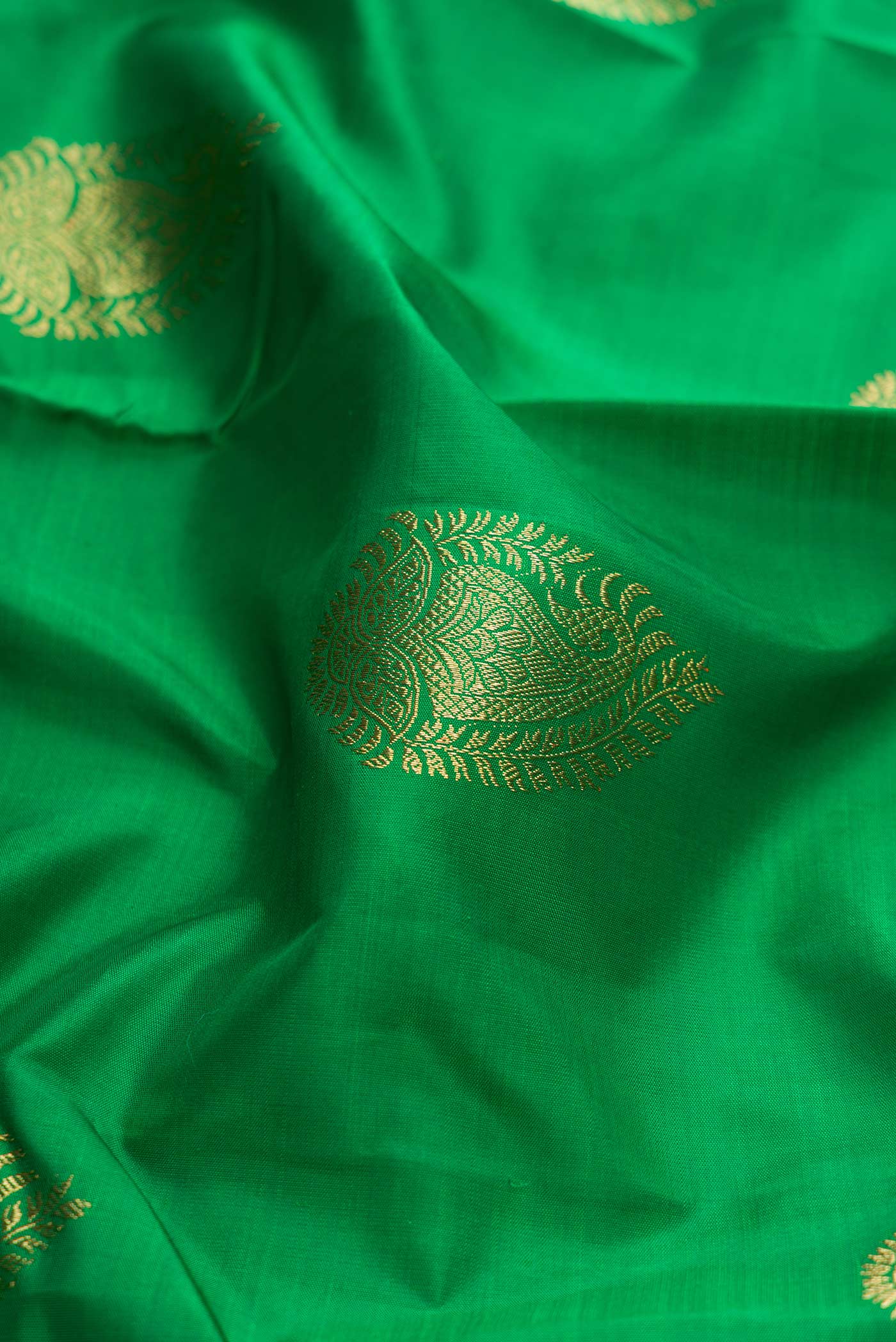 Pure Silk Pure Zari Green Dual Tone Kanchipuram Saree - Image 2