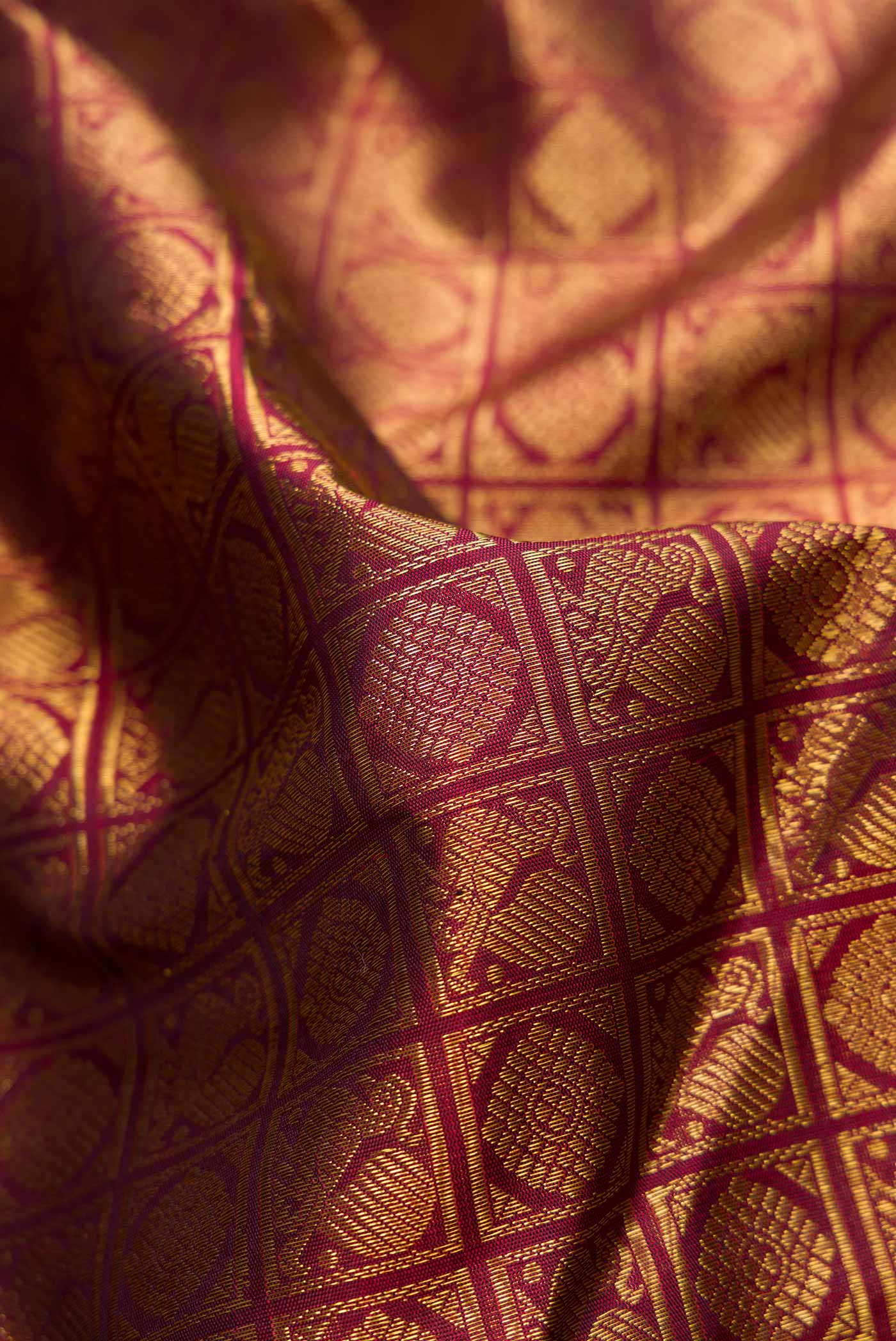 Pure Silk Pure Zari Maroon Dual Tone Kanjivaram Saree - Image 2