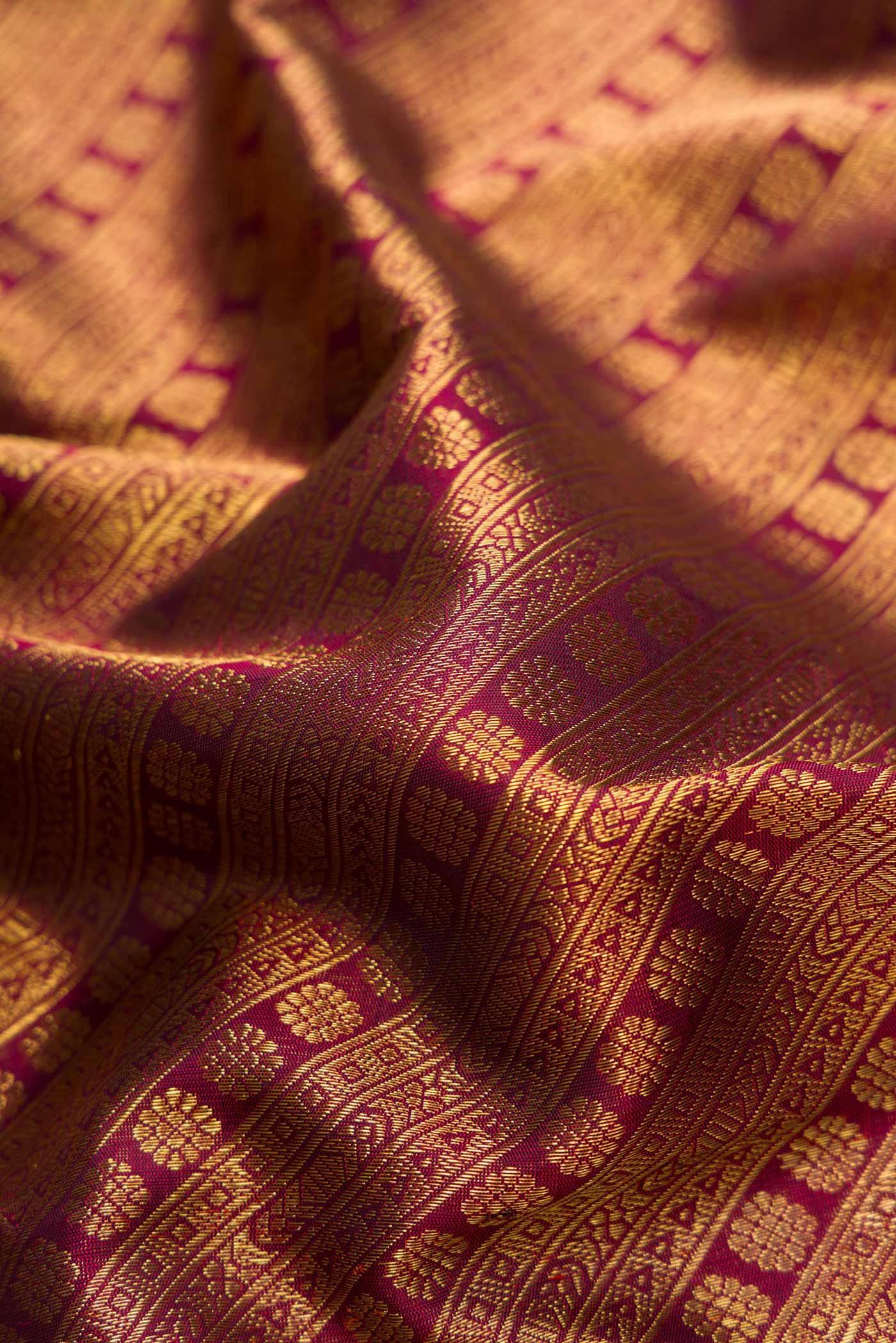 Pure Silk Pure Zari Maroon Dual Tone Kanjivaram Saree - Image 2
