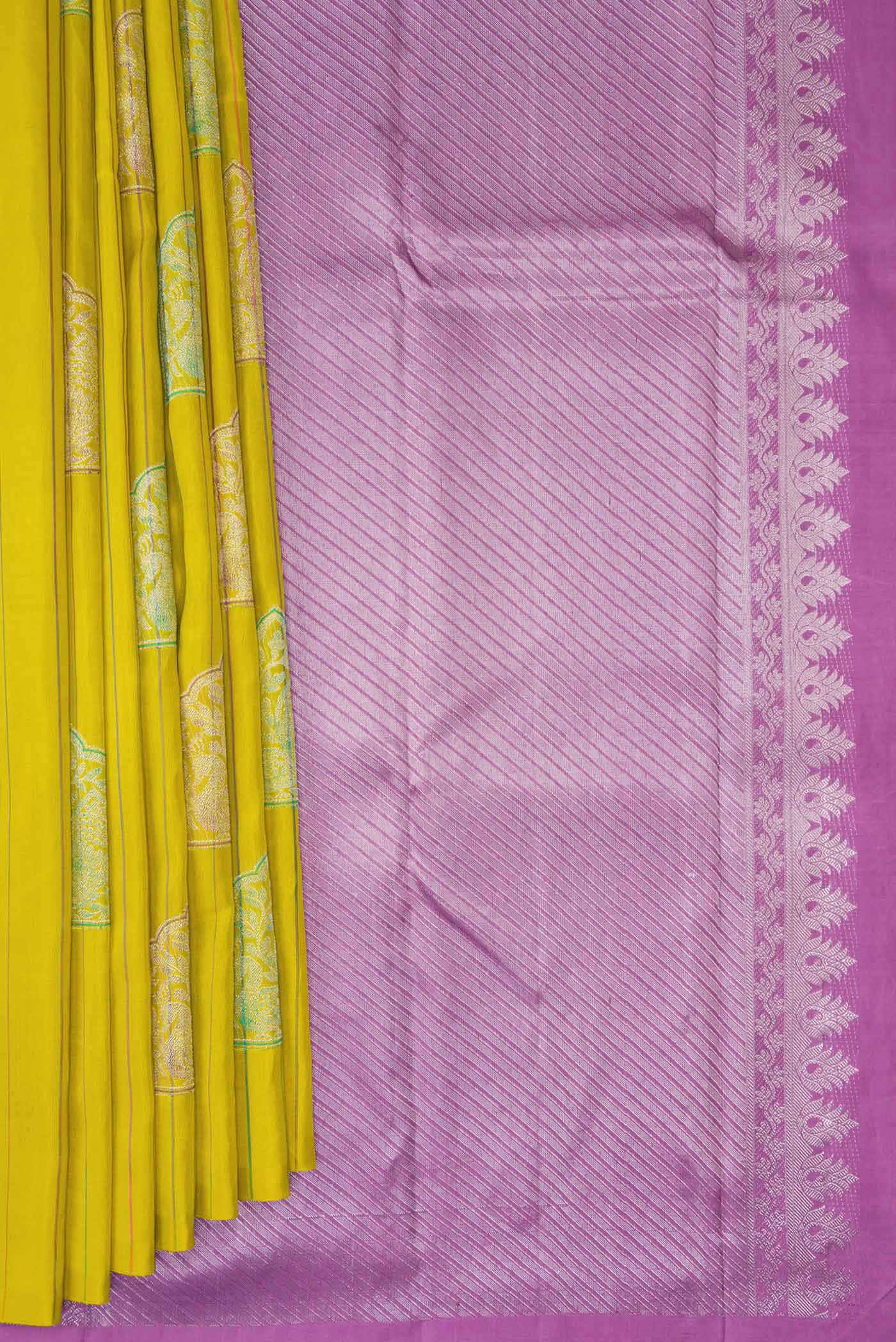 Pure Silk Pure Zari Mehandi Green Dual Tone Kanjivaram Saree - Image 3