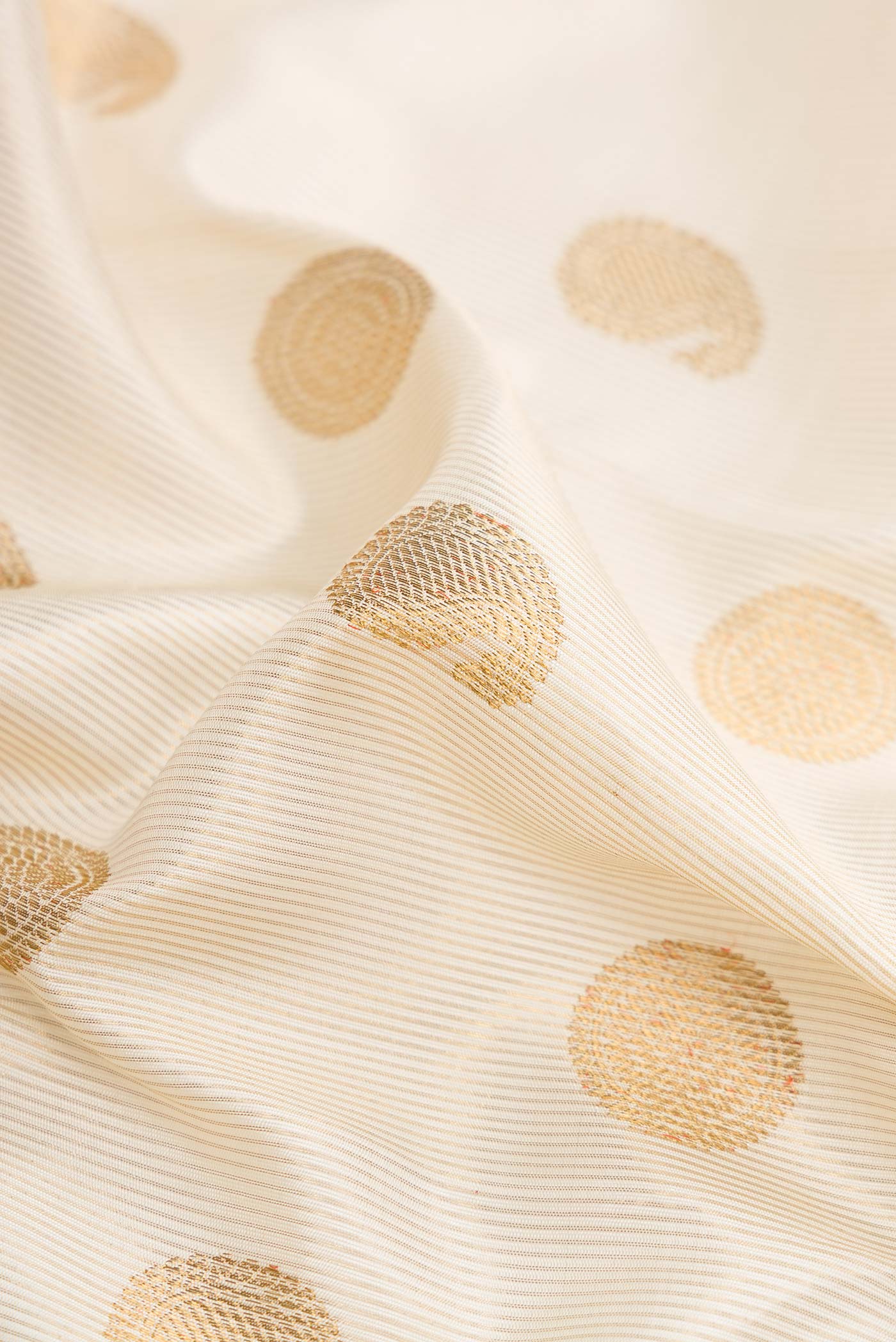 Pure Silk Pure Zari Off White Dual Tone Kanjivaram Saree - Image 2