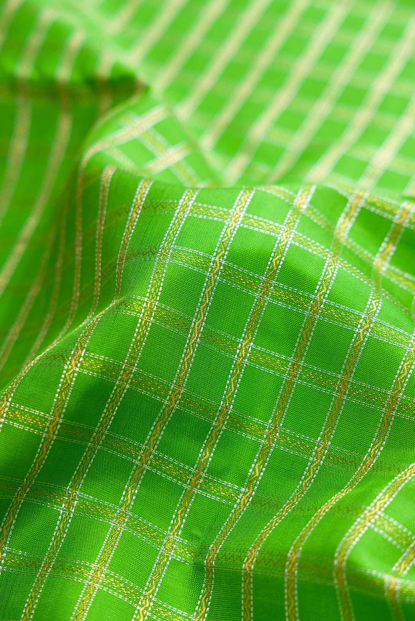 Pure Silk Pure Zari Parrot Green Dual Tone Kanjivaram Saree - Image 2