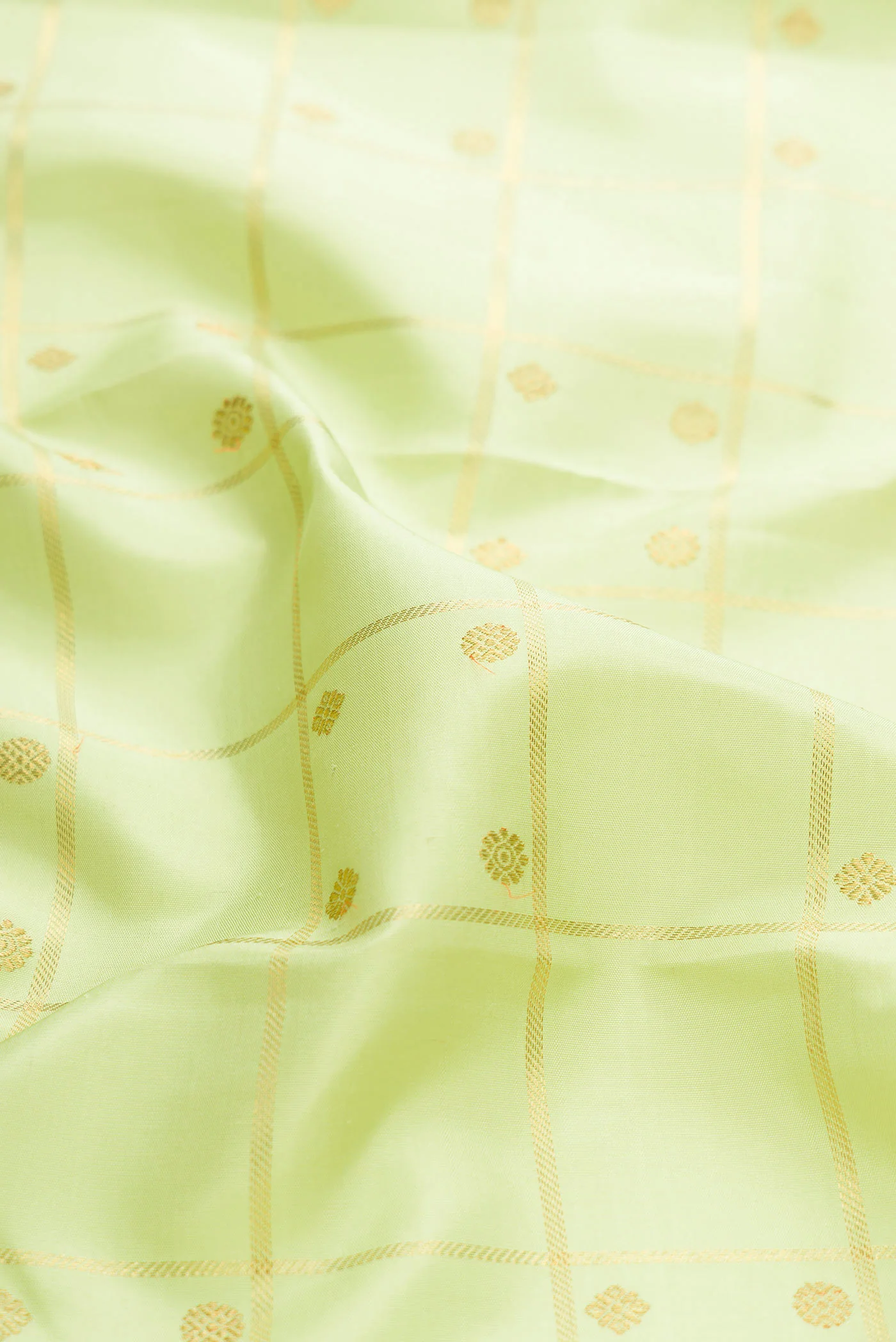 Pure Silk Pure Zari Parrot Green Dual Tone Kanjivaram Saree - Image 2