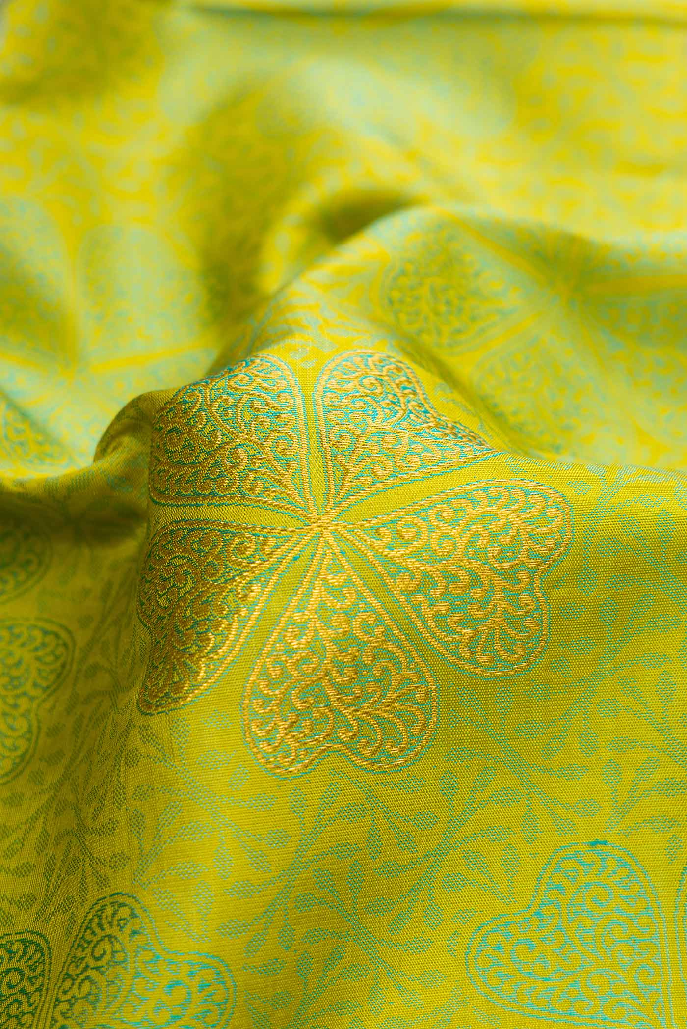 Pure Silk Pure Zari Parrot Green Kanchipuram Saree - Image 2