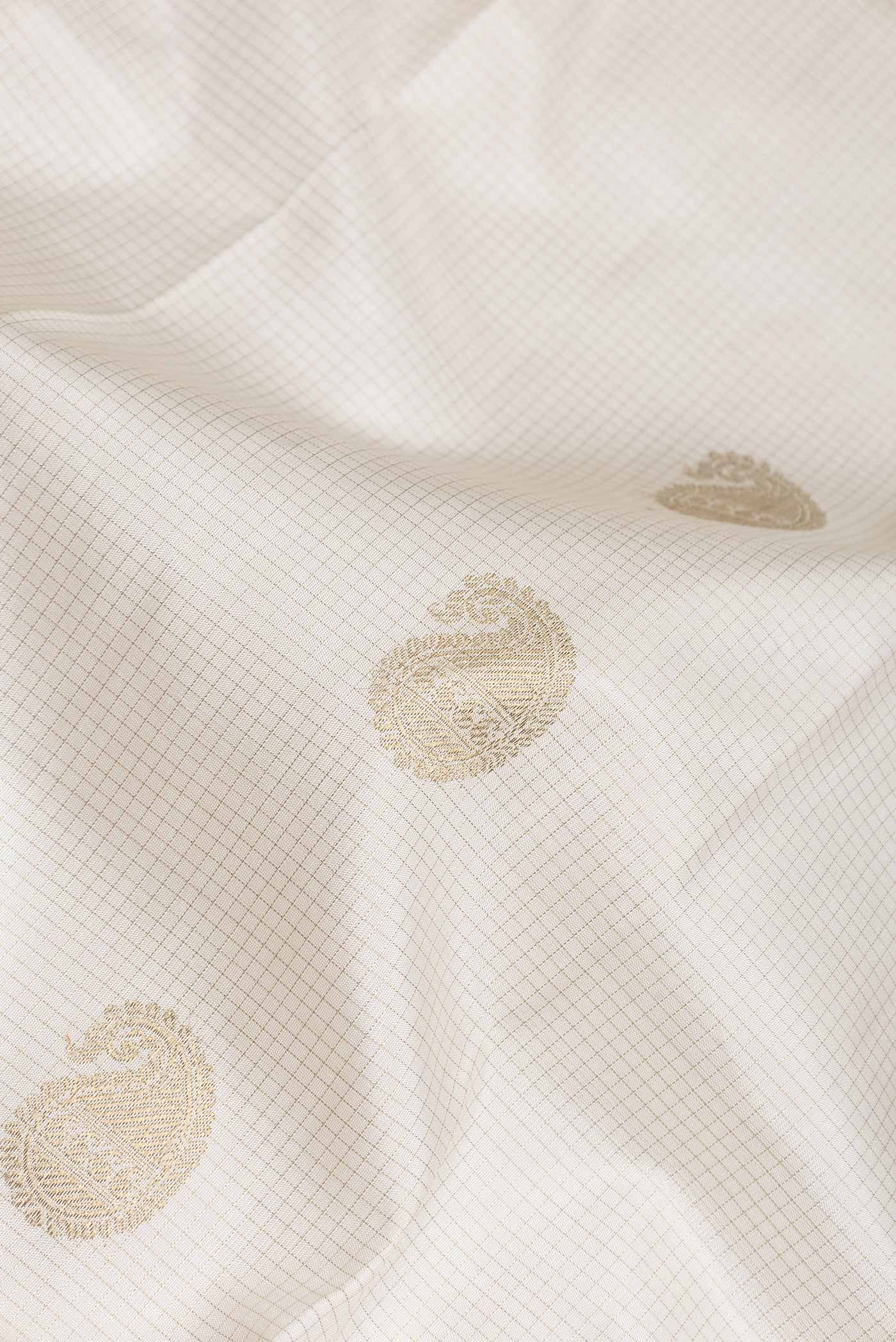 Pure Silk Pure Zari White Dual Tone Kanjivaram Saree - Image 2
