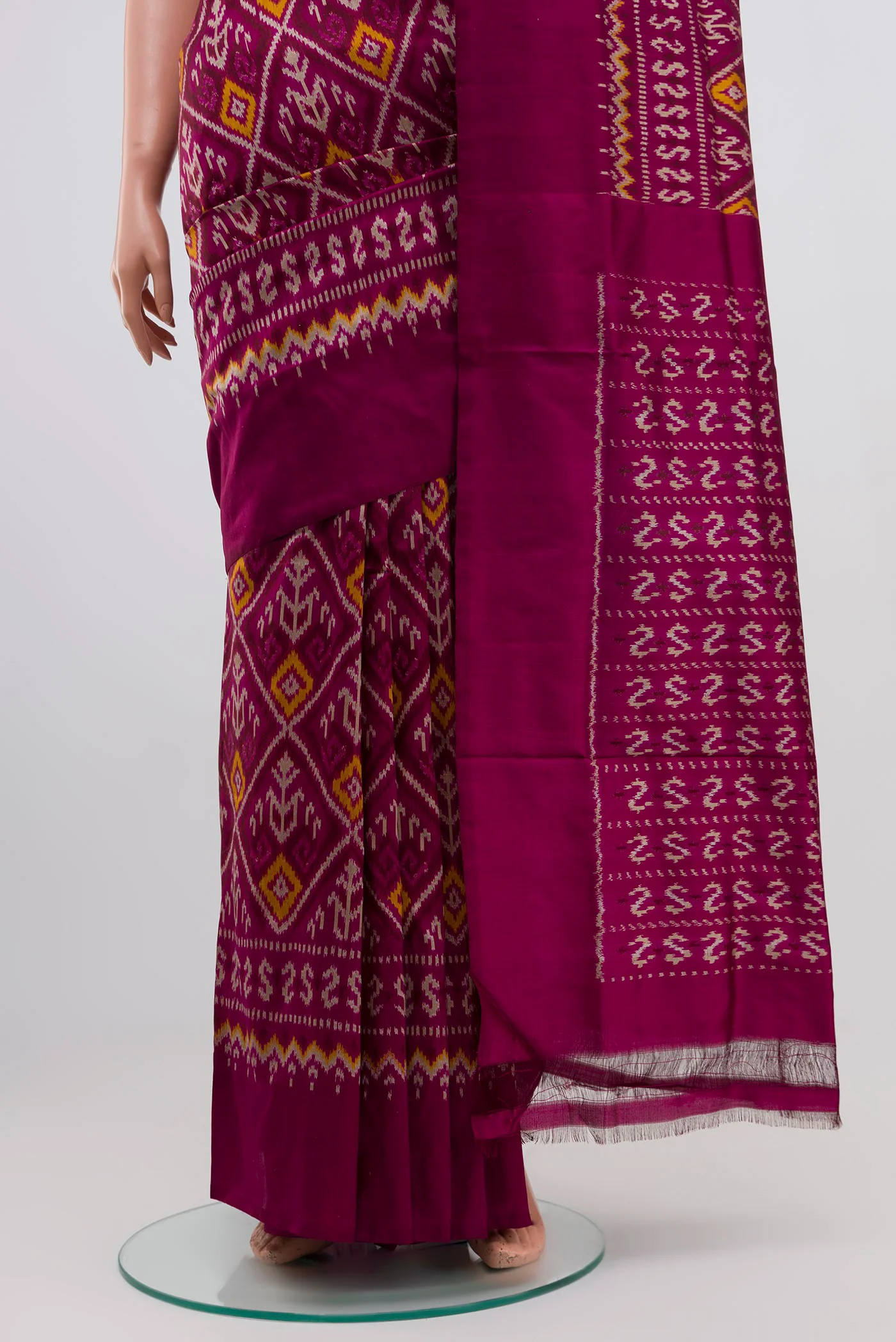 Magenta Pochampally Silk Saree - Image 3