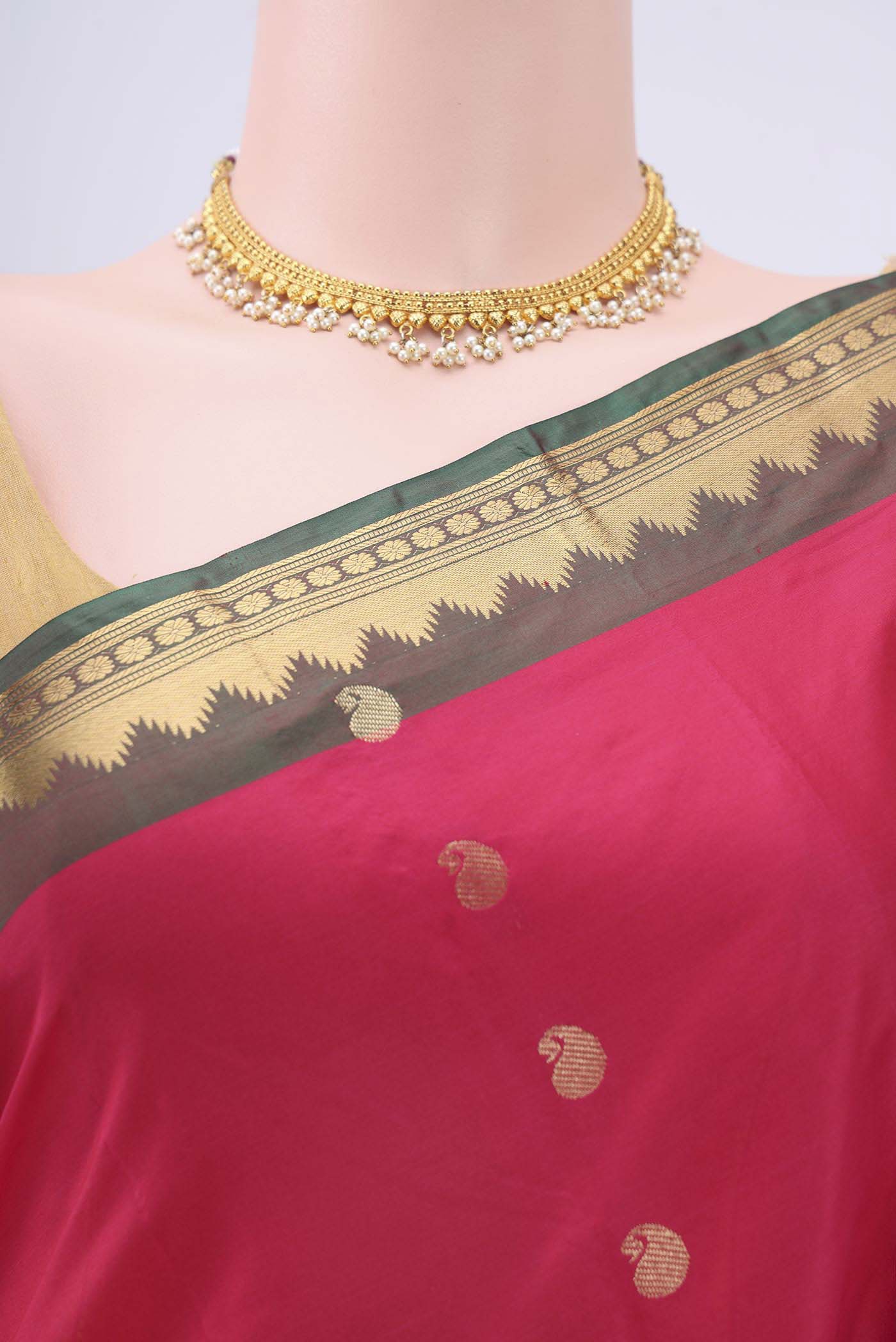 Red Dual Tone Blended Bangalore Silk Saree - Image 2