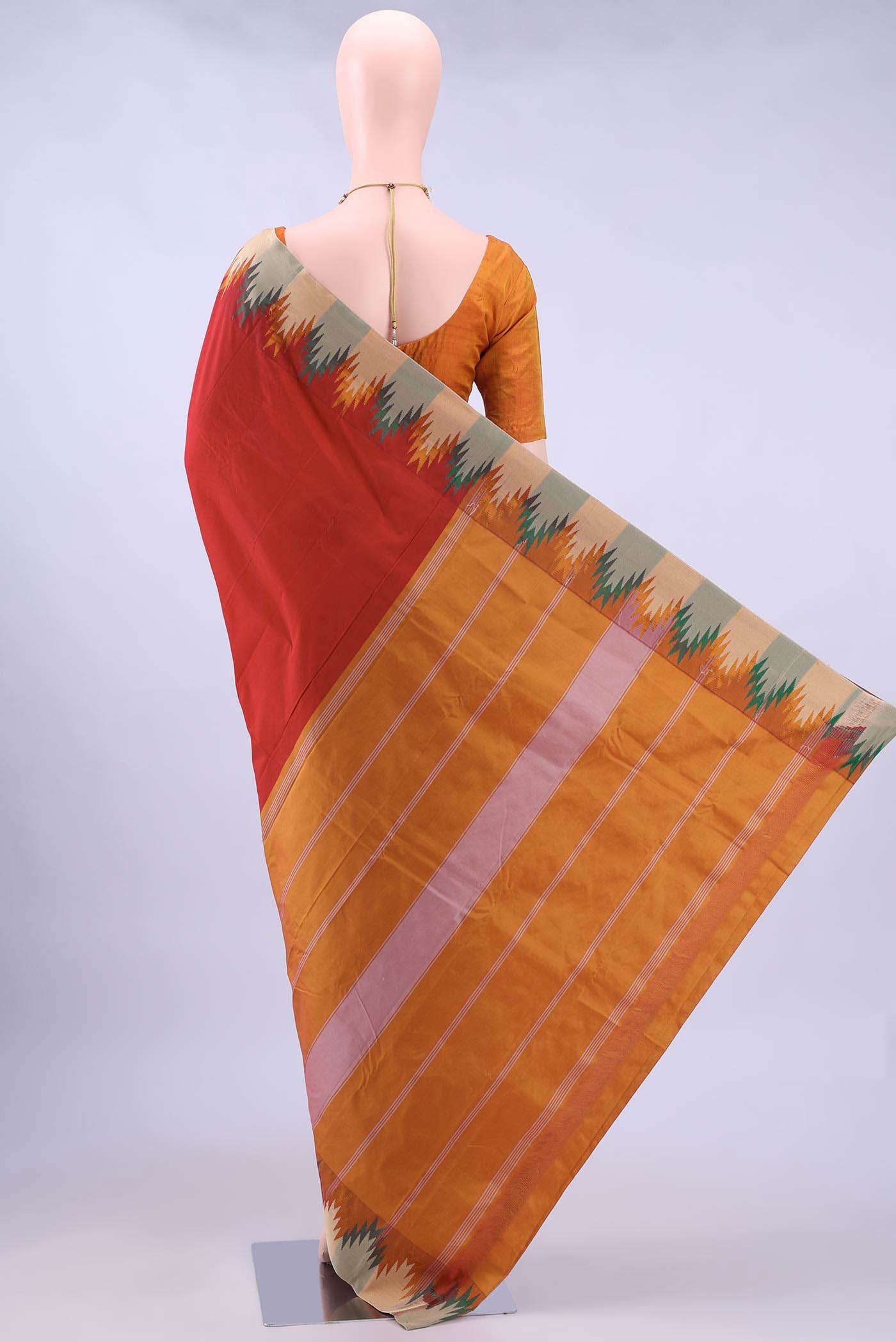 Red Dual Tone Blended Bangalore Silk Saree - Image 2