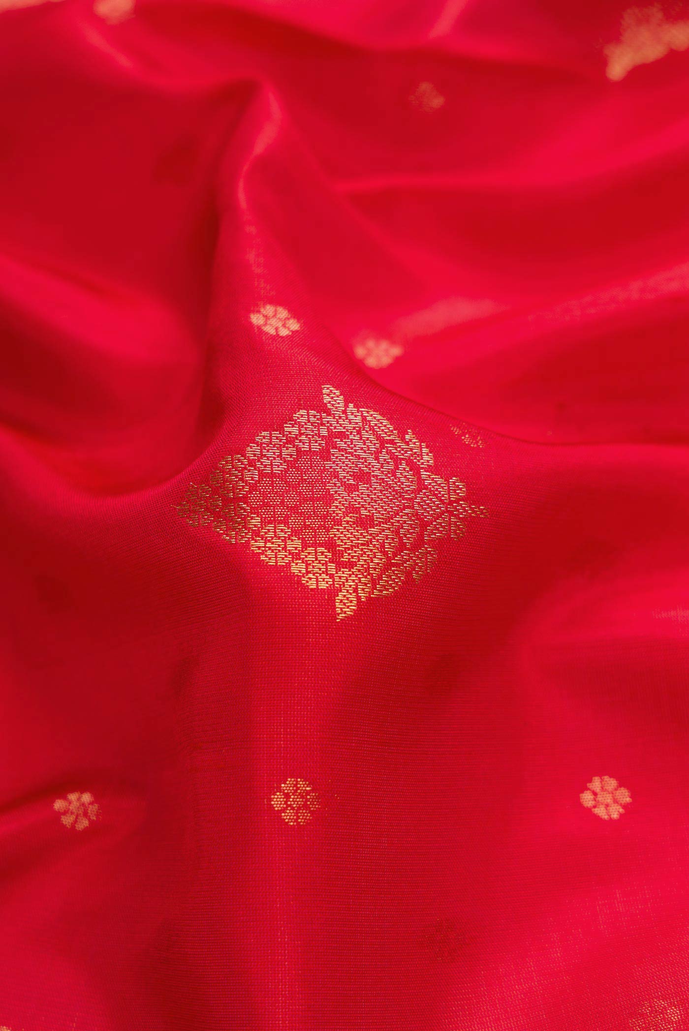 Red Dual Tone Soft Silk Saree - Image 2