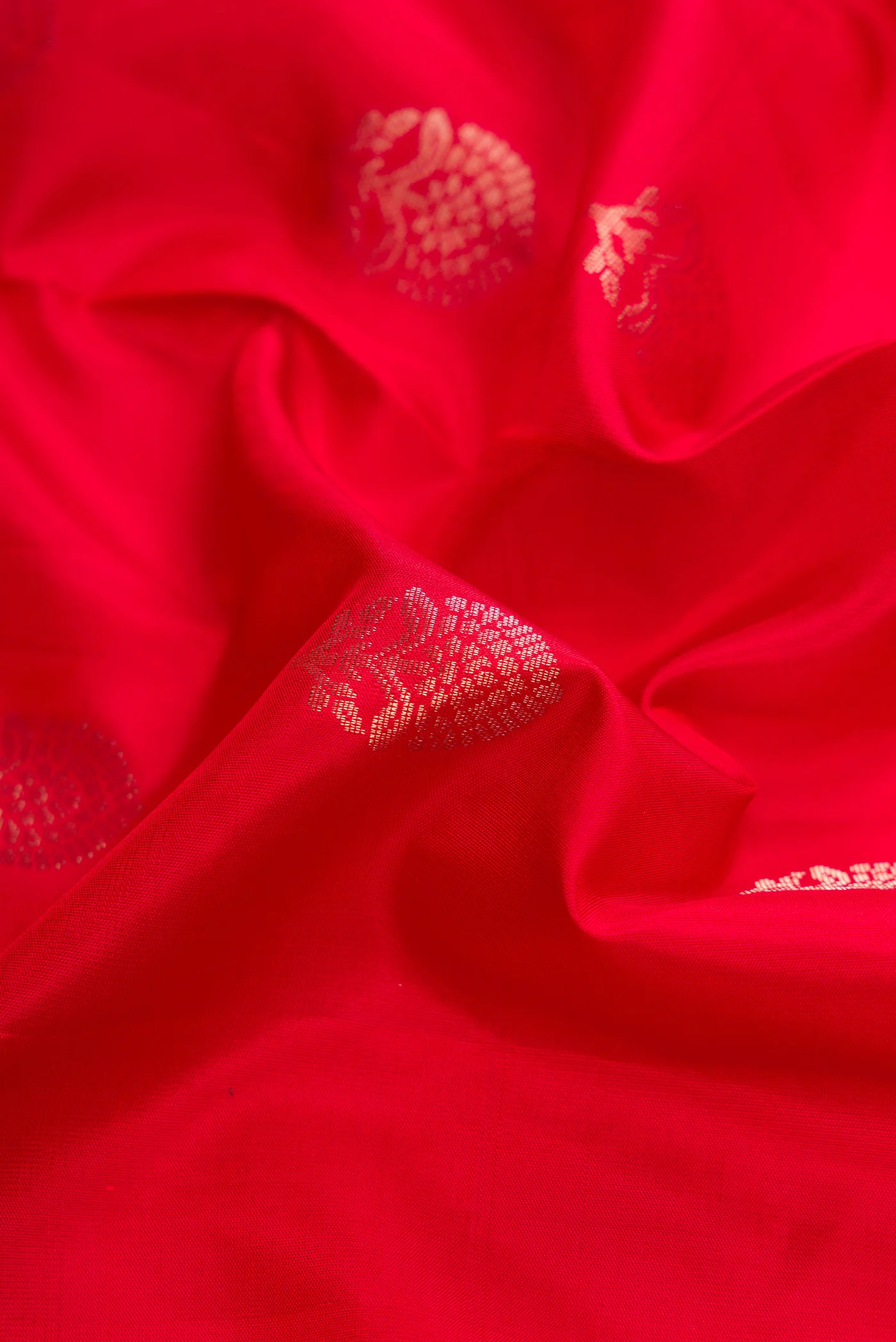 Red Dual Tone Soft Silk Saree - Image 2
