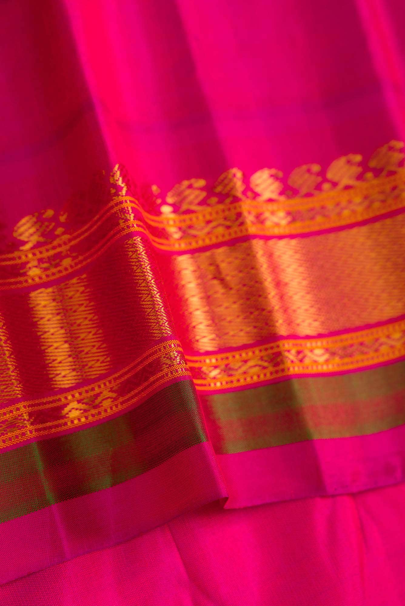 Sea Green Dual Tone Gadwal Silk Saree - Image 6