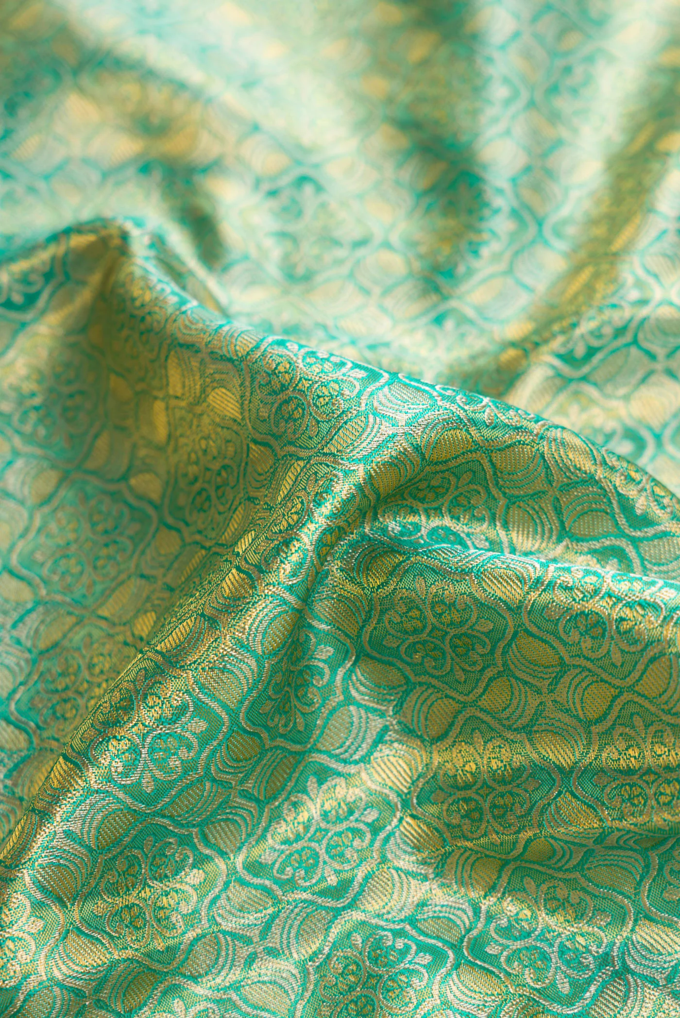 Sea Green Dual Tone Kanjivaram Tissue Silk Saree - Image 2