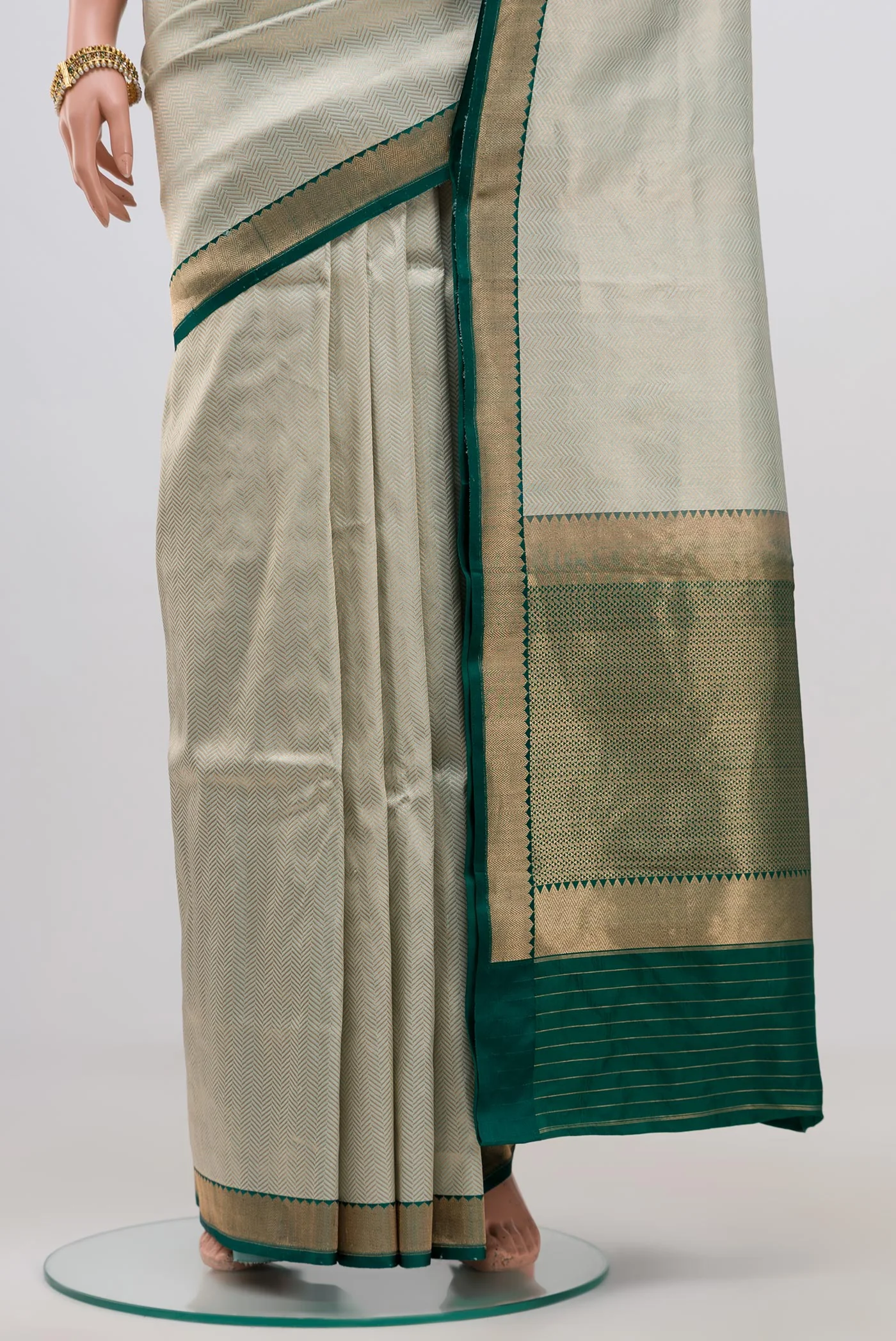 Silver Banarasi Katan Silk Saree - Image 3