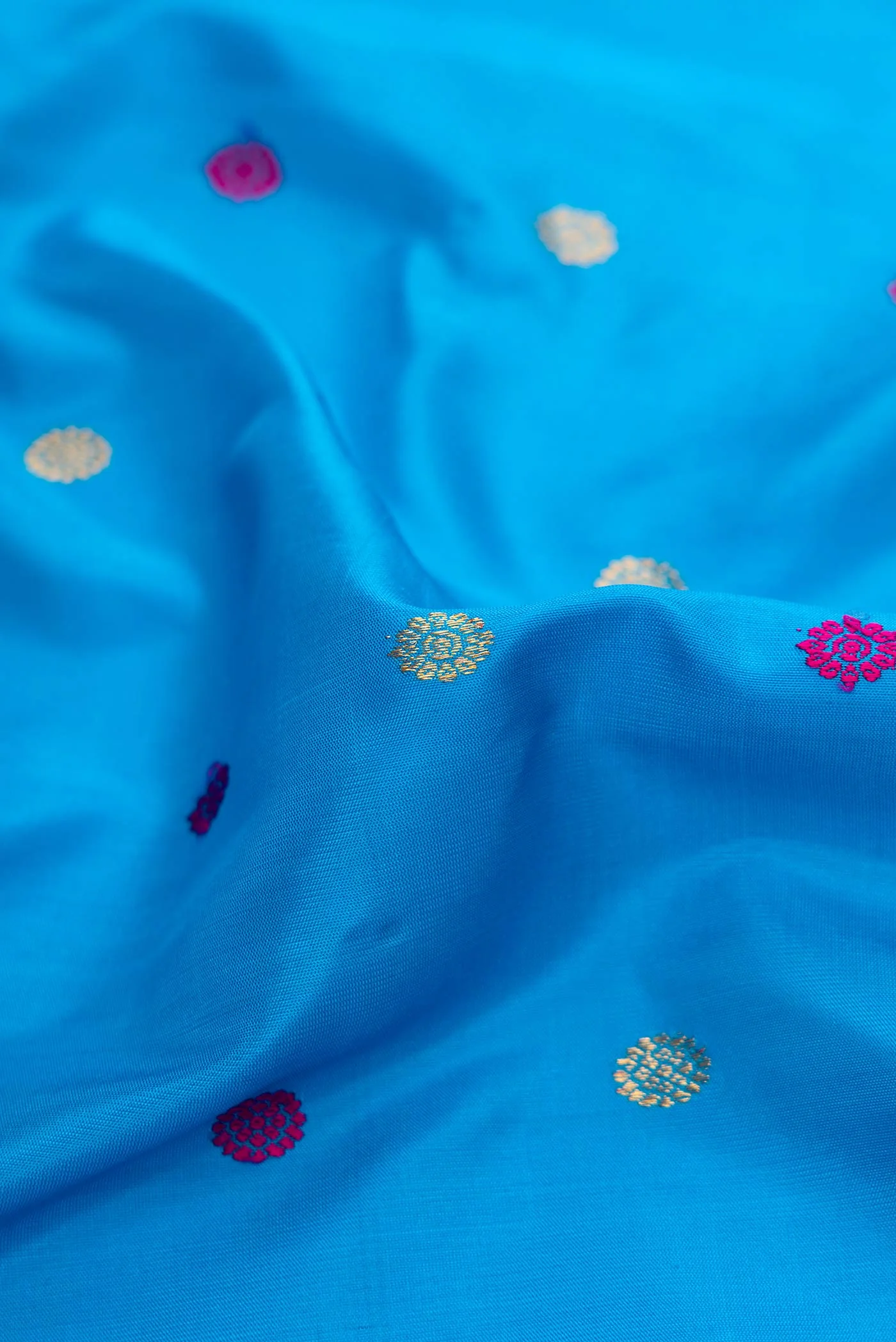 Sky Blue Dual Tone Gadwal Silk Saree - Image 2