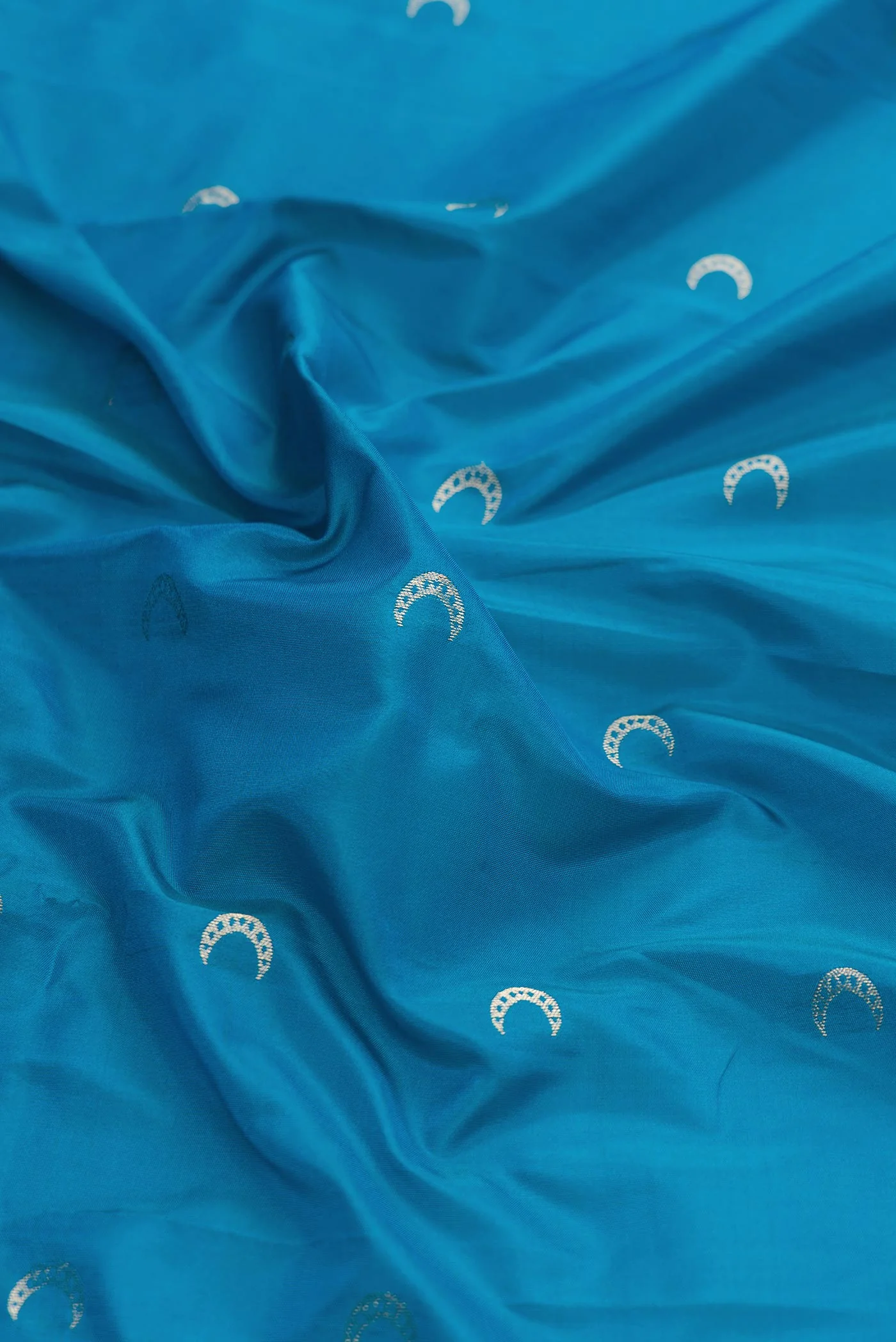 Sky Blue Dual Tone Paithani Silk Saree - Image 2