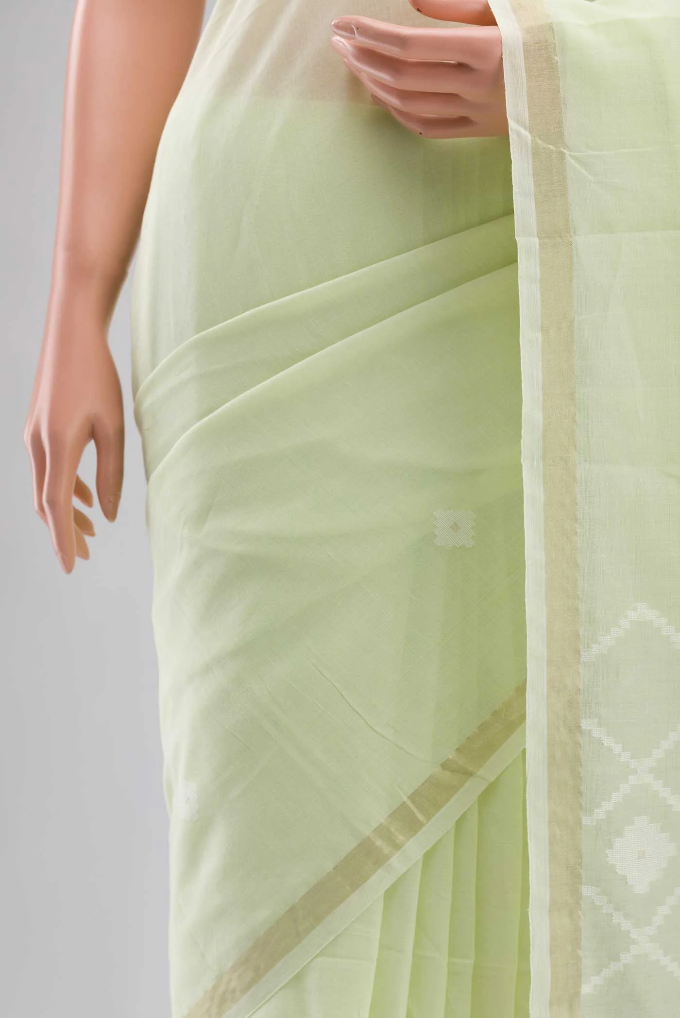 Suchitra-Pista Green Bengal Cotton Saree - Image 5