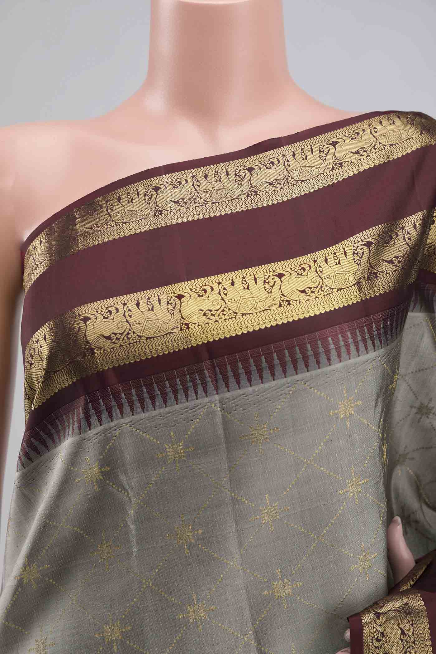 Vaidhehi-Grey Kanchipuram Silk Saree - Image 4