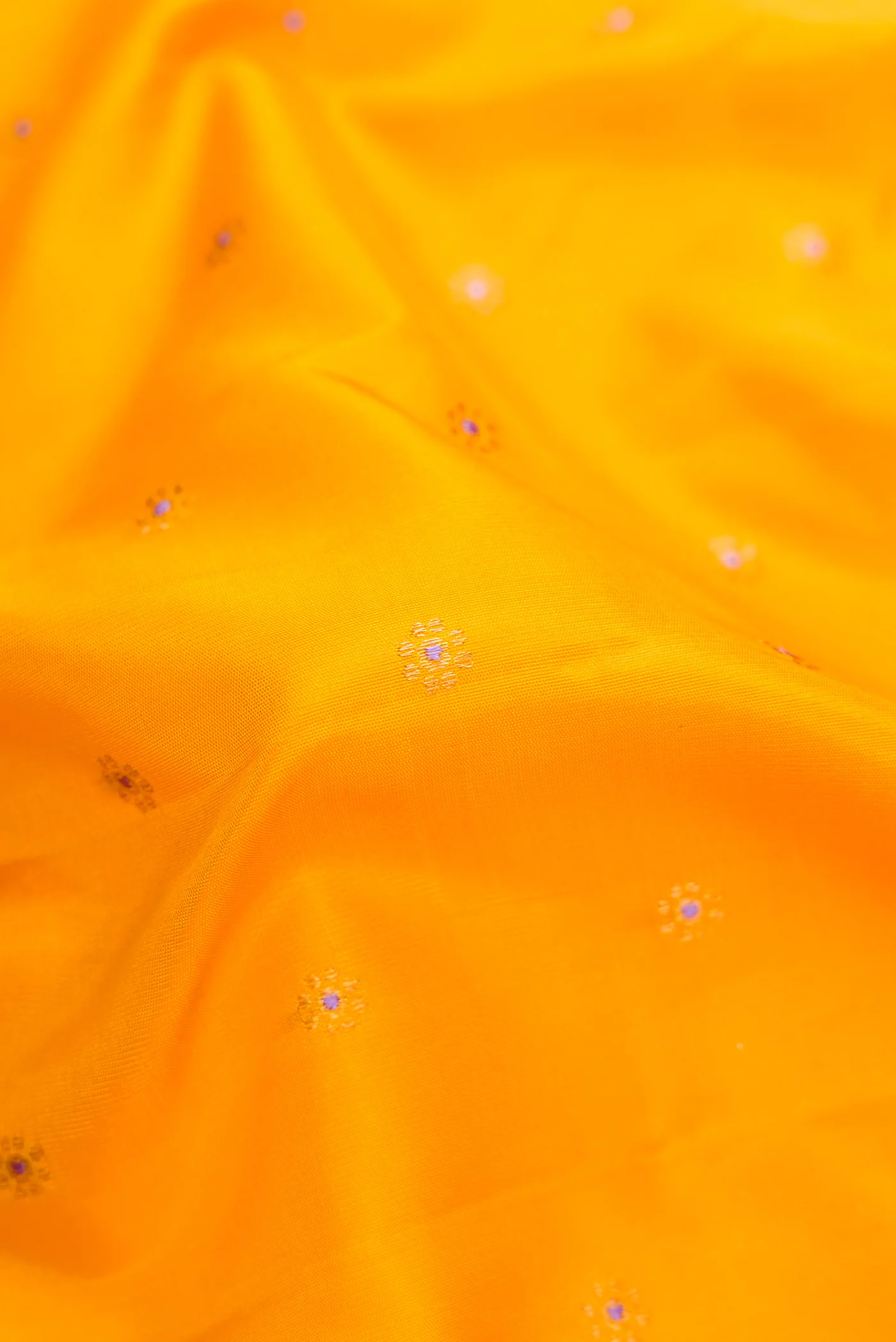 Yellow Gadwal Silk Saree - Image 2