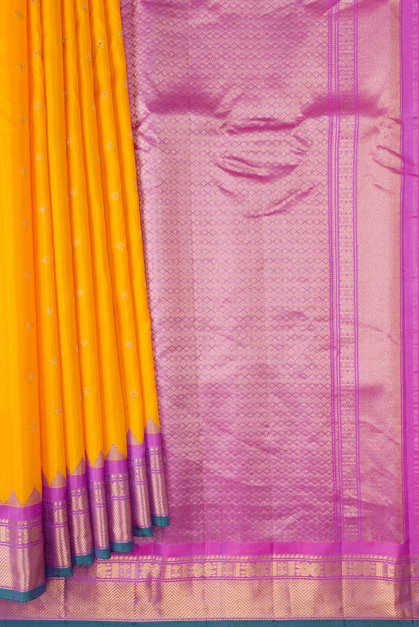 Yellow Gadwal Silk Saree - Image 4